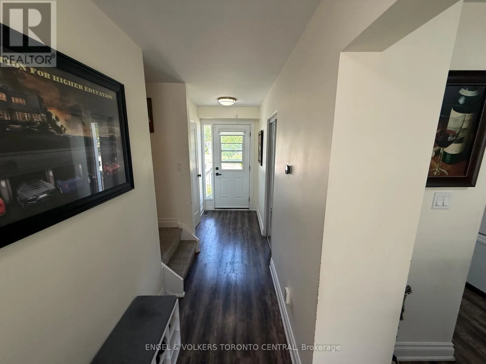 687 COLLEGE AVENUE W