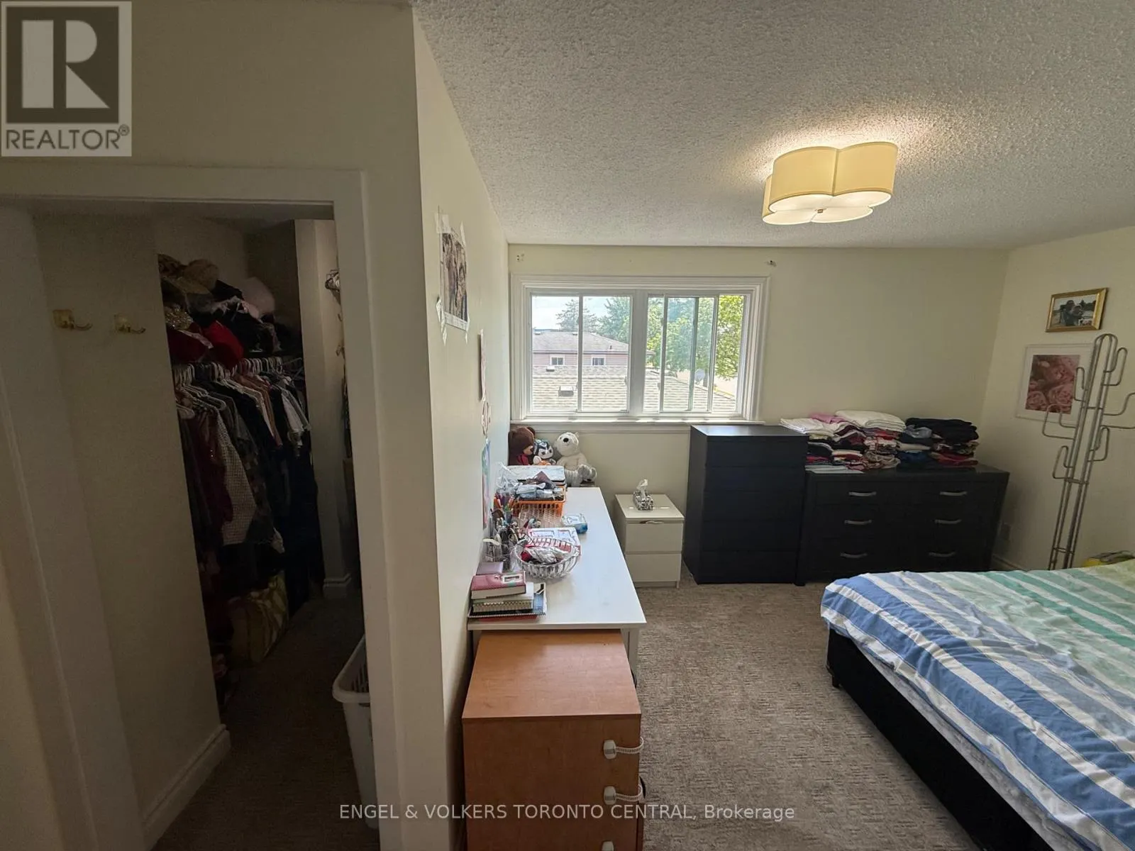 687 COLLEGE AVENUE W