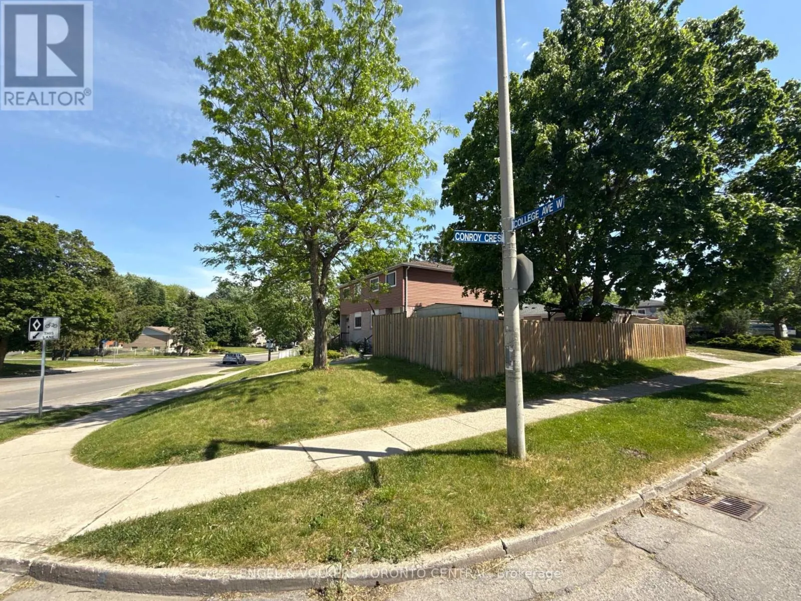 687 COLLEGE AVENUE W