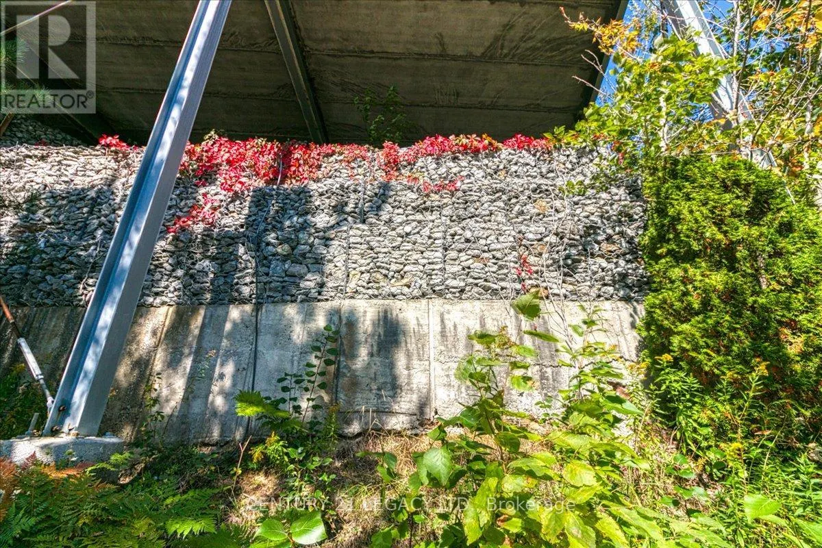 376 MAKI AVENUE