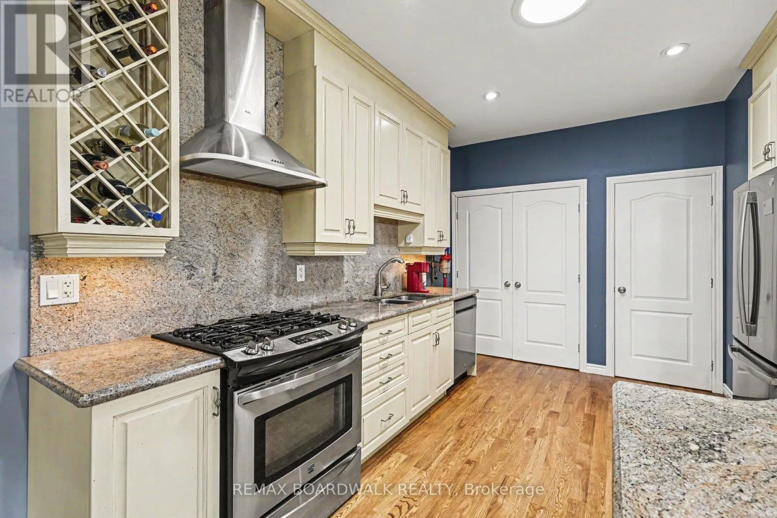 24 SAMARA PLACE