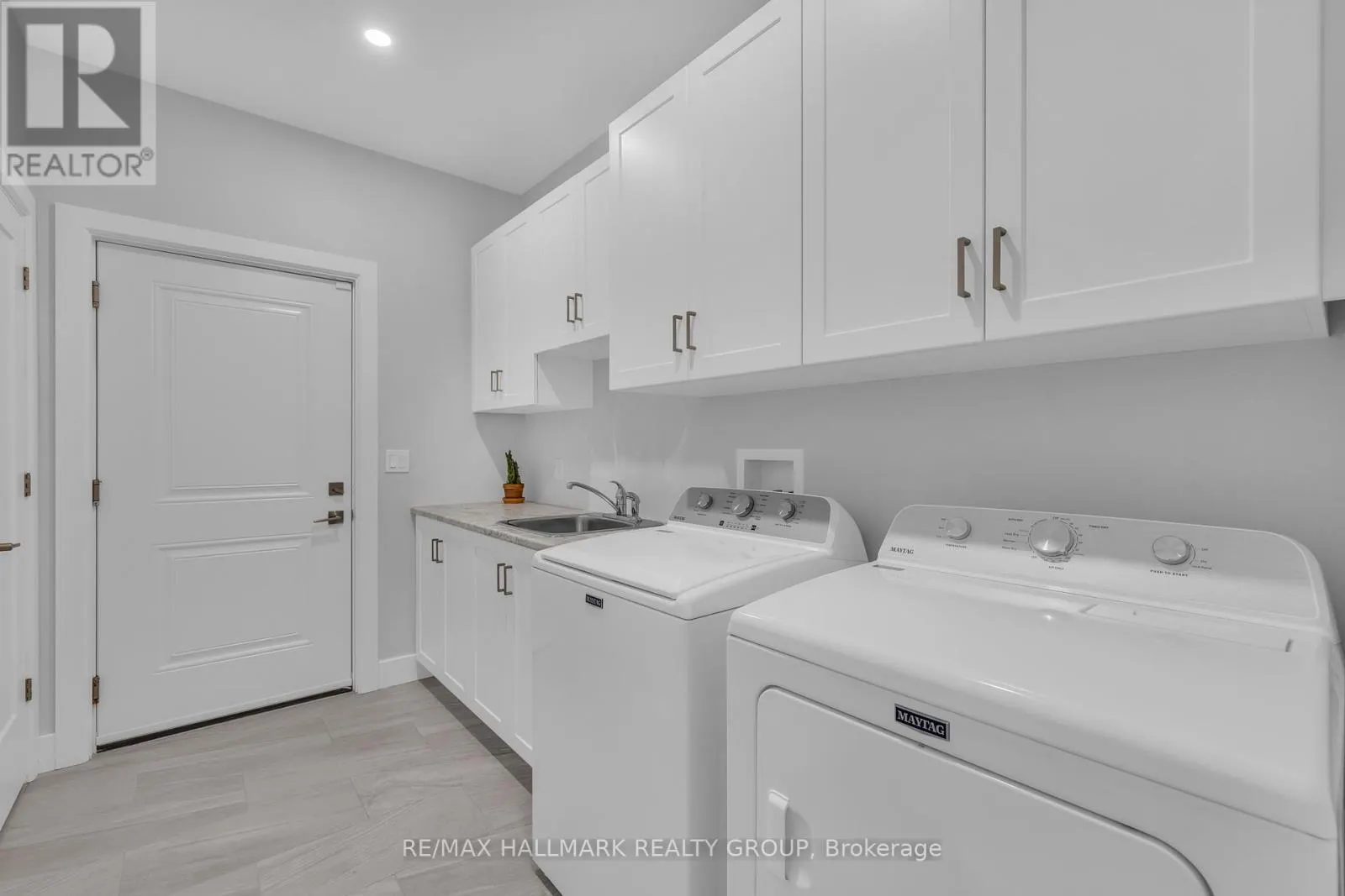 1077 SHEARER DRIVE
