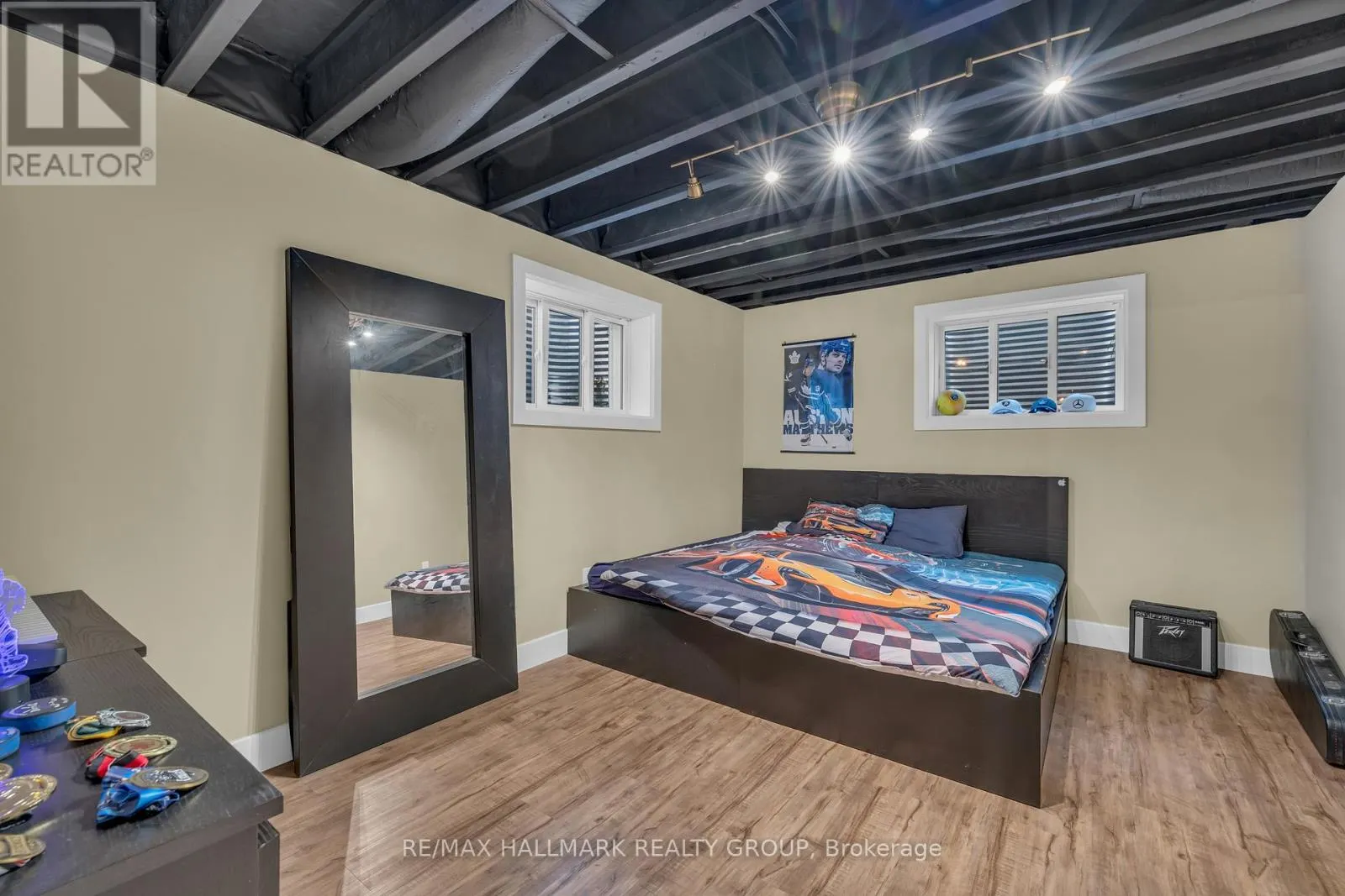 1077 SHEARER DRIVE