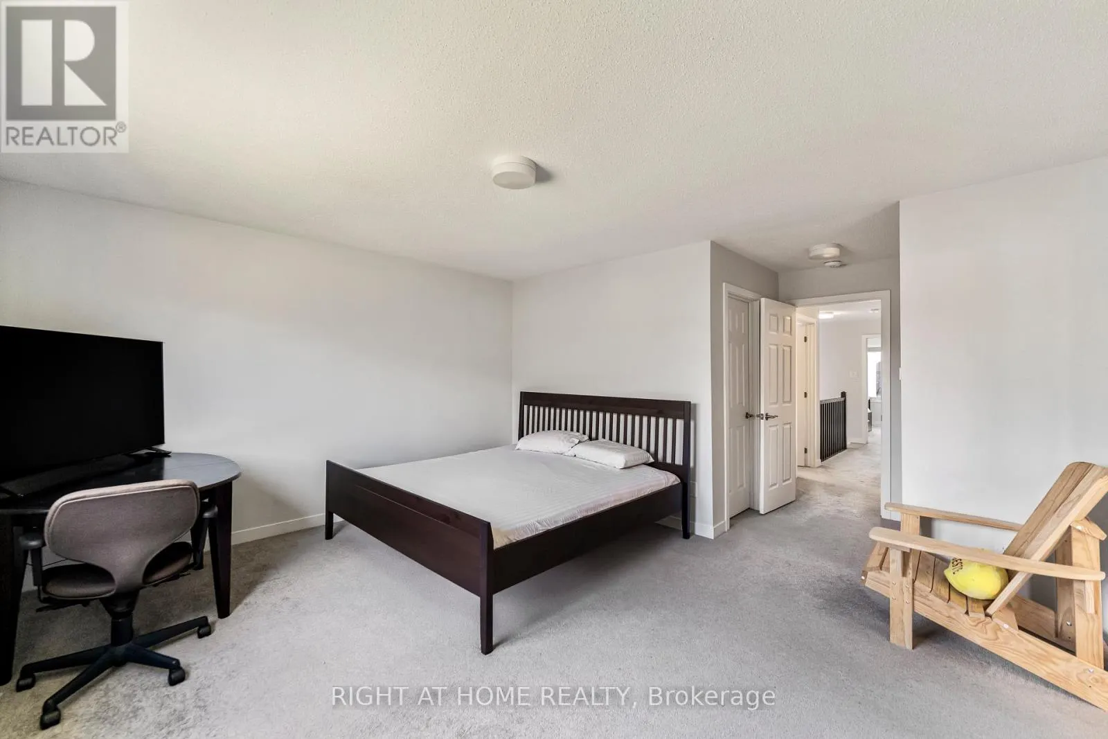 221 BILLRIAN CRESCENT