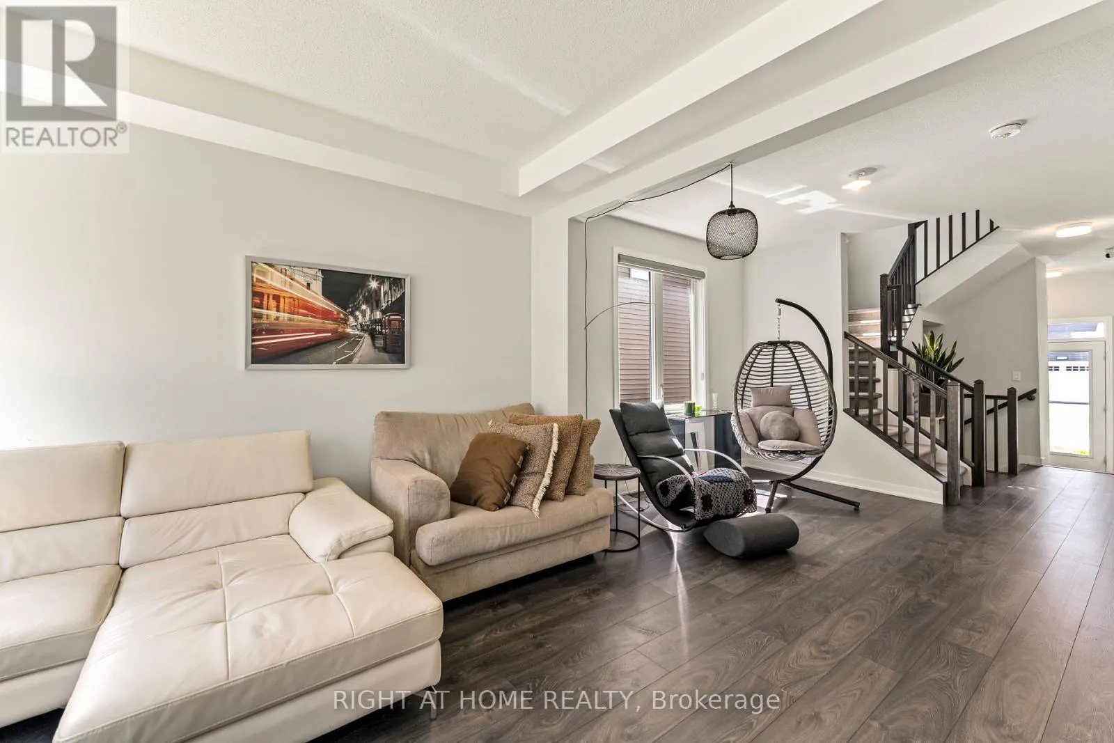 221 BILLRIAN CRESCENT