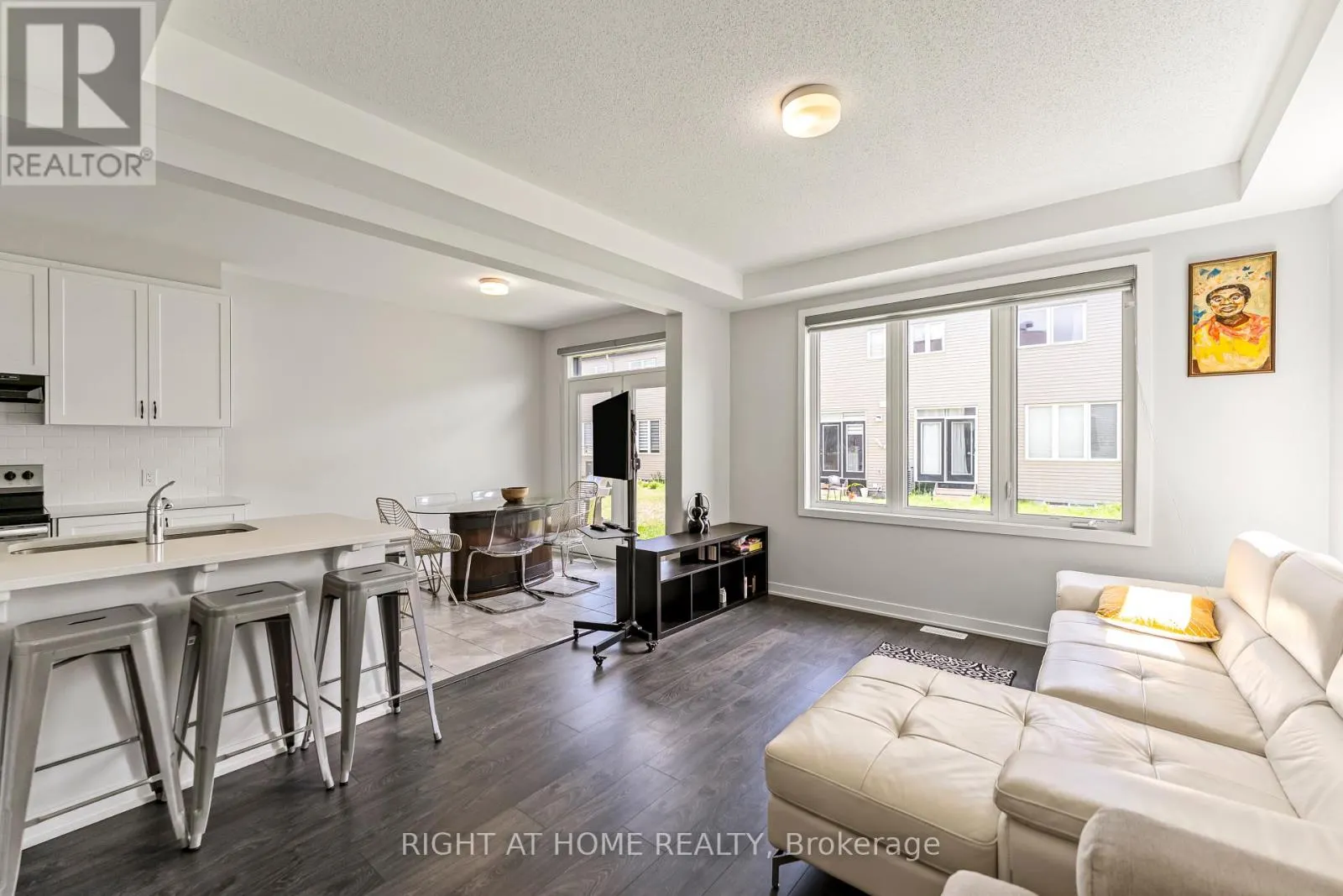 221 BILLRIAN CRESCENT