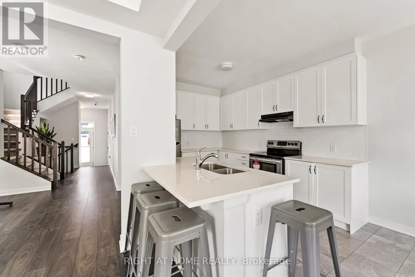 221 BILLRIAN CRESCENT