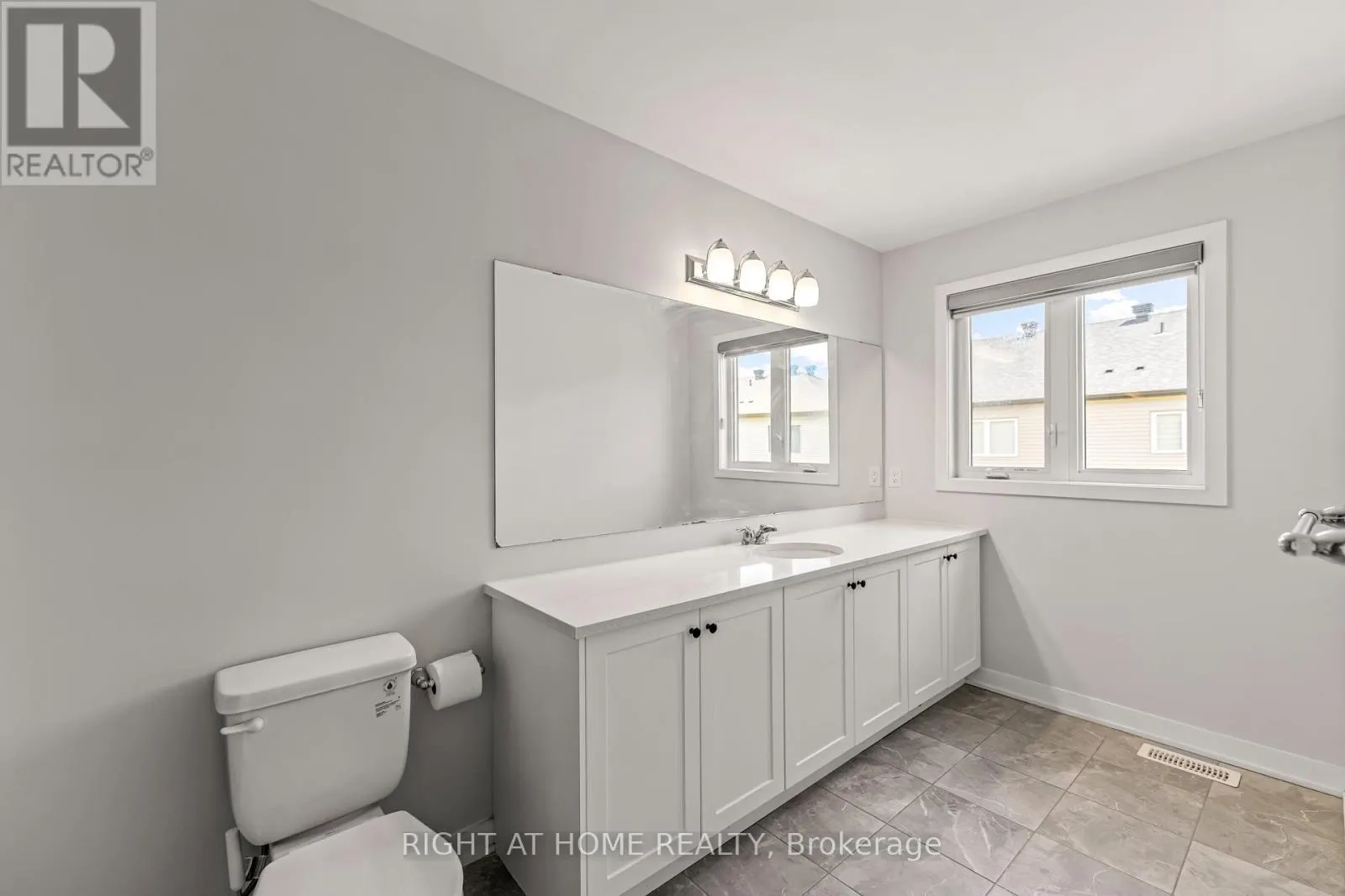 221 BILLRIAN CRESCENT