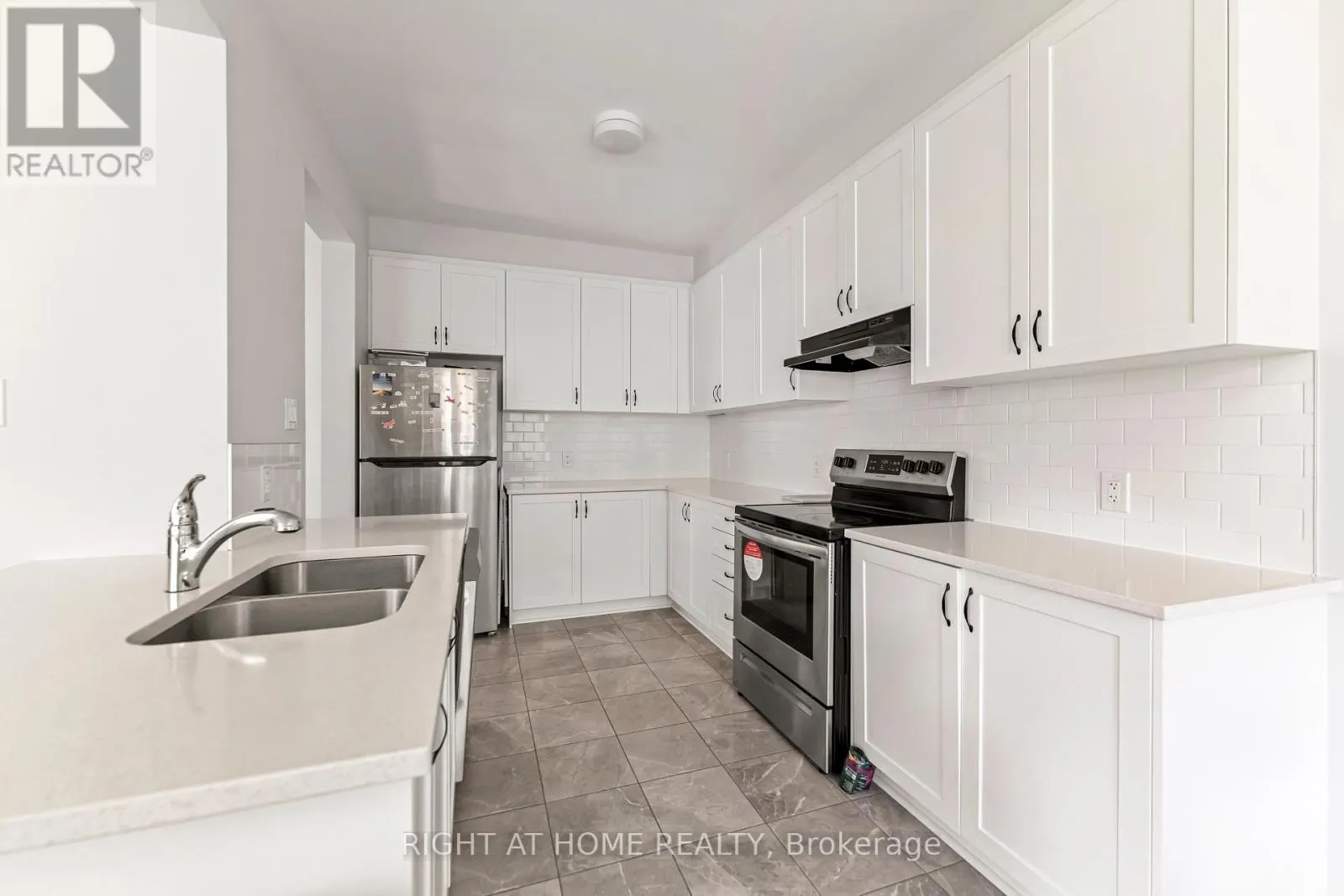 221 BILLRIAN CRESCENT