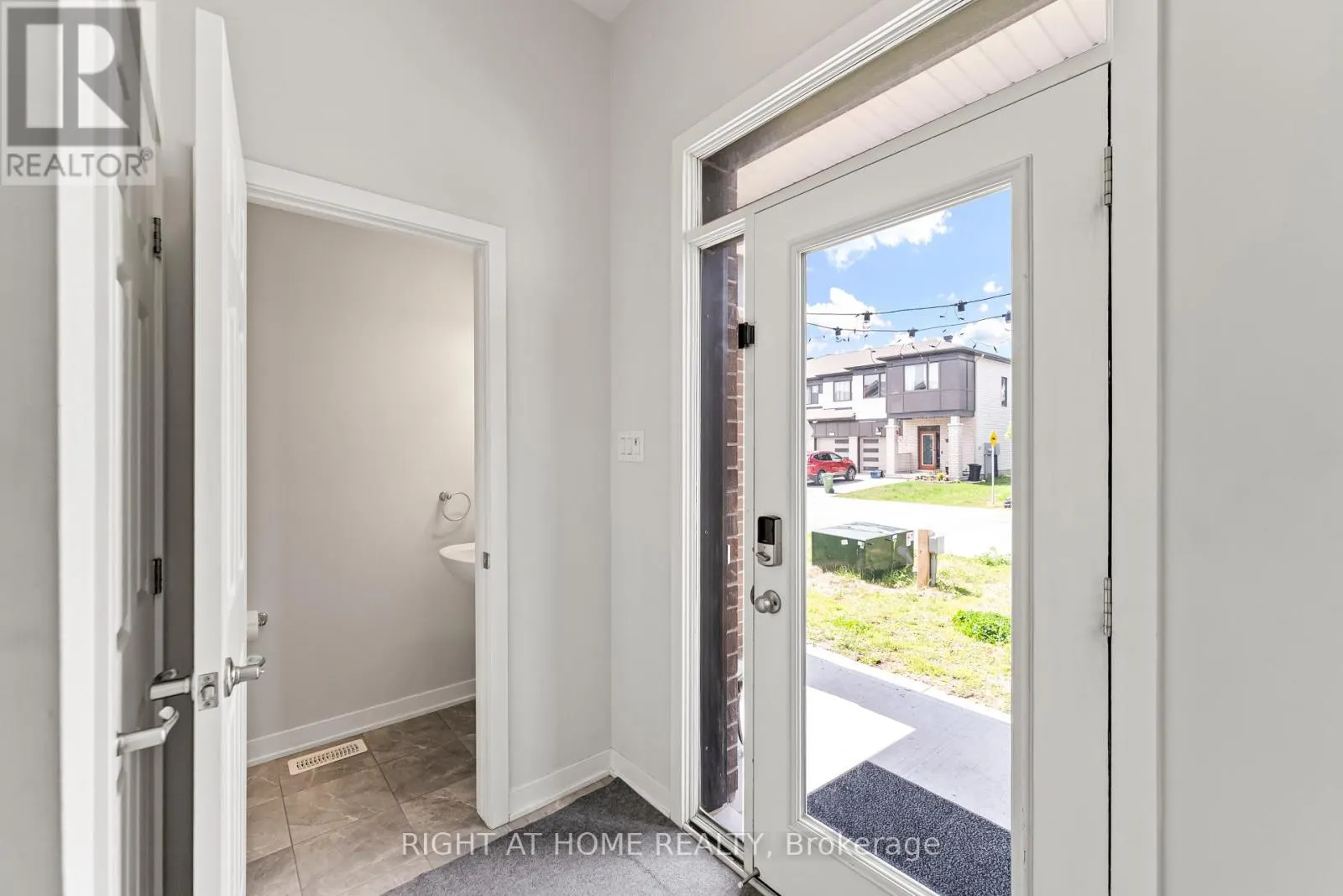 221 BILLRIAN CRESCENT