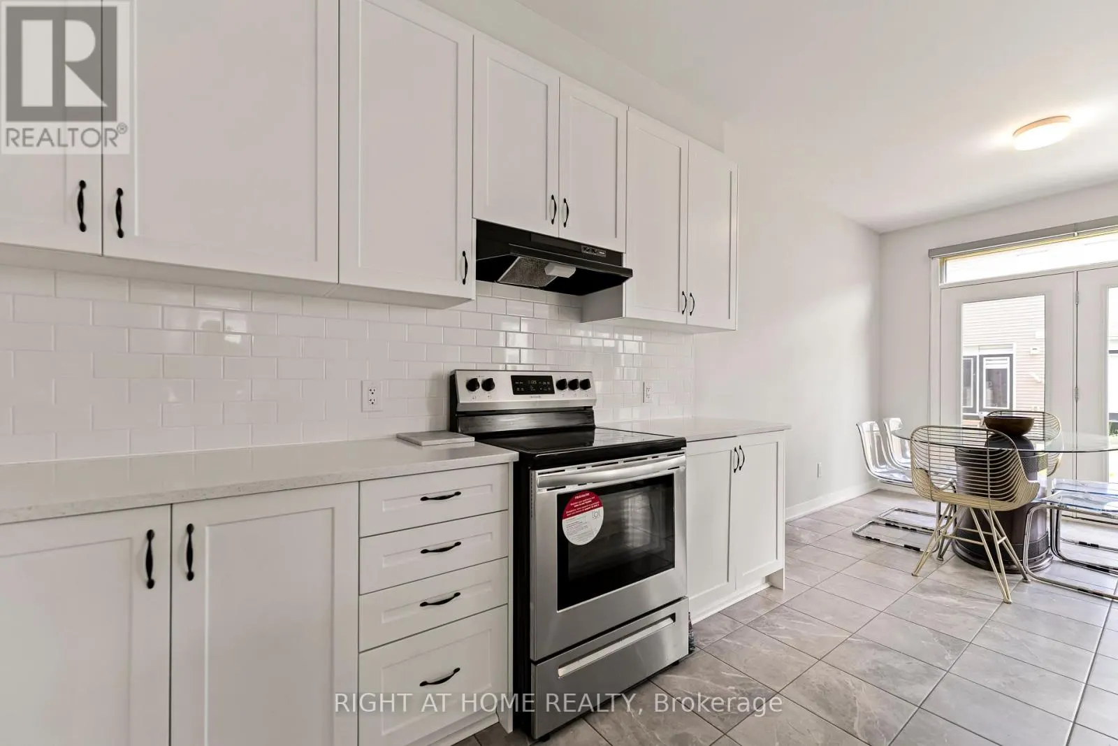 221 BILLRIAN CRESCENT