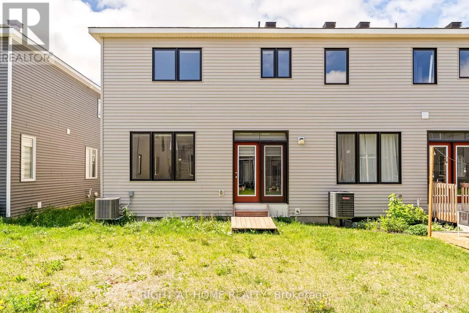 221 BILLRIAN CRESCENT
