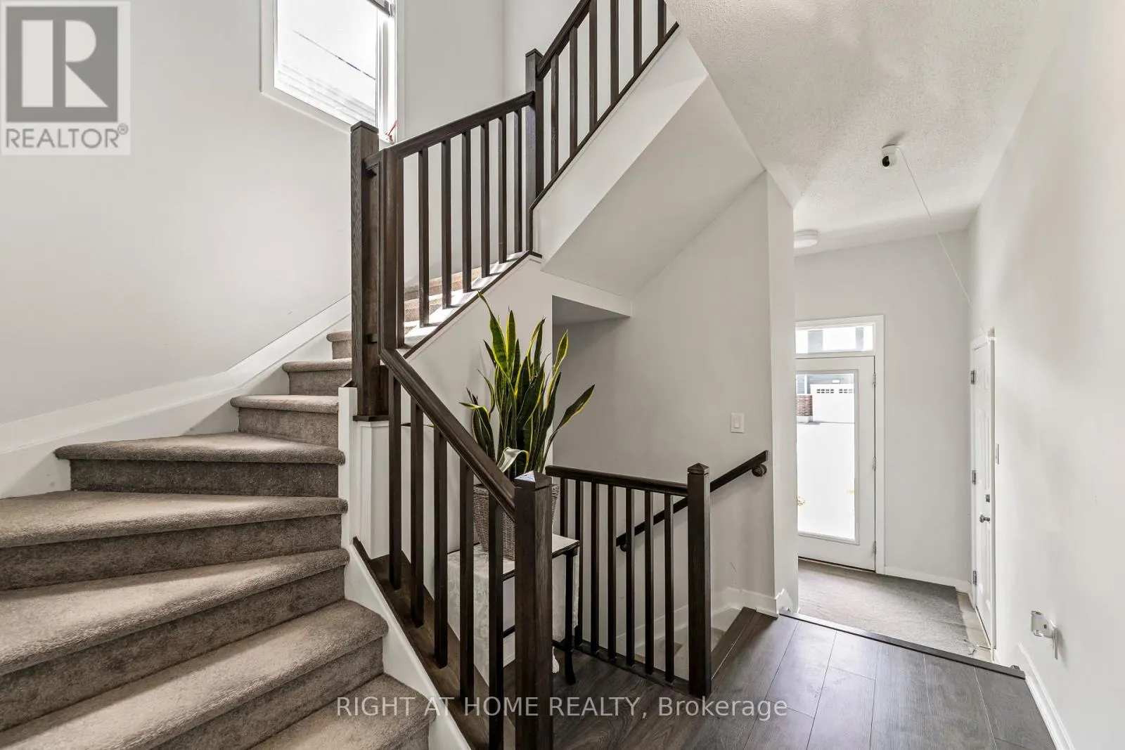 221 BILLRIAN CRESCENT