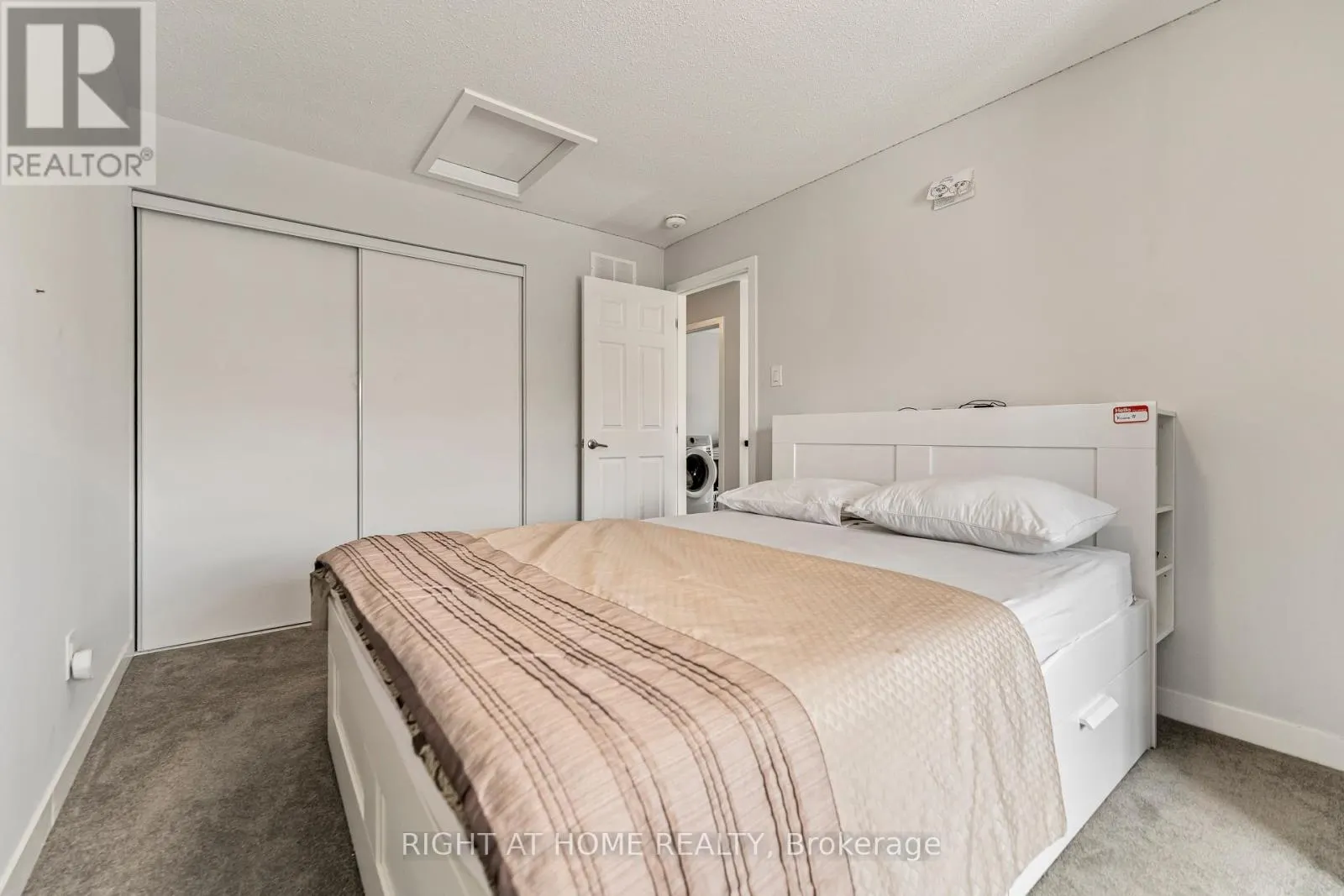 221 BILLRIAN CRESCENT