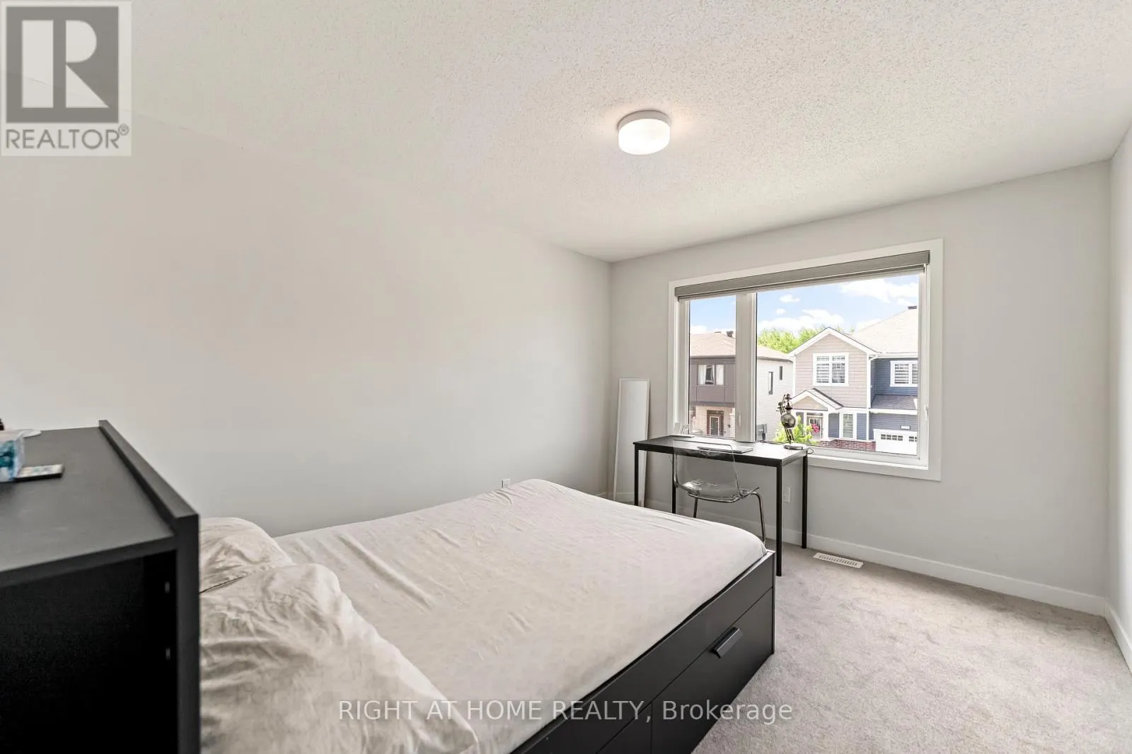 221 BILLRIAN CRESCENT