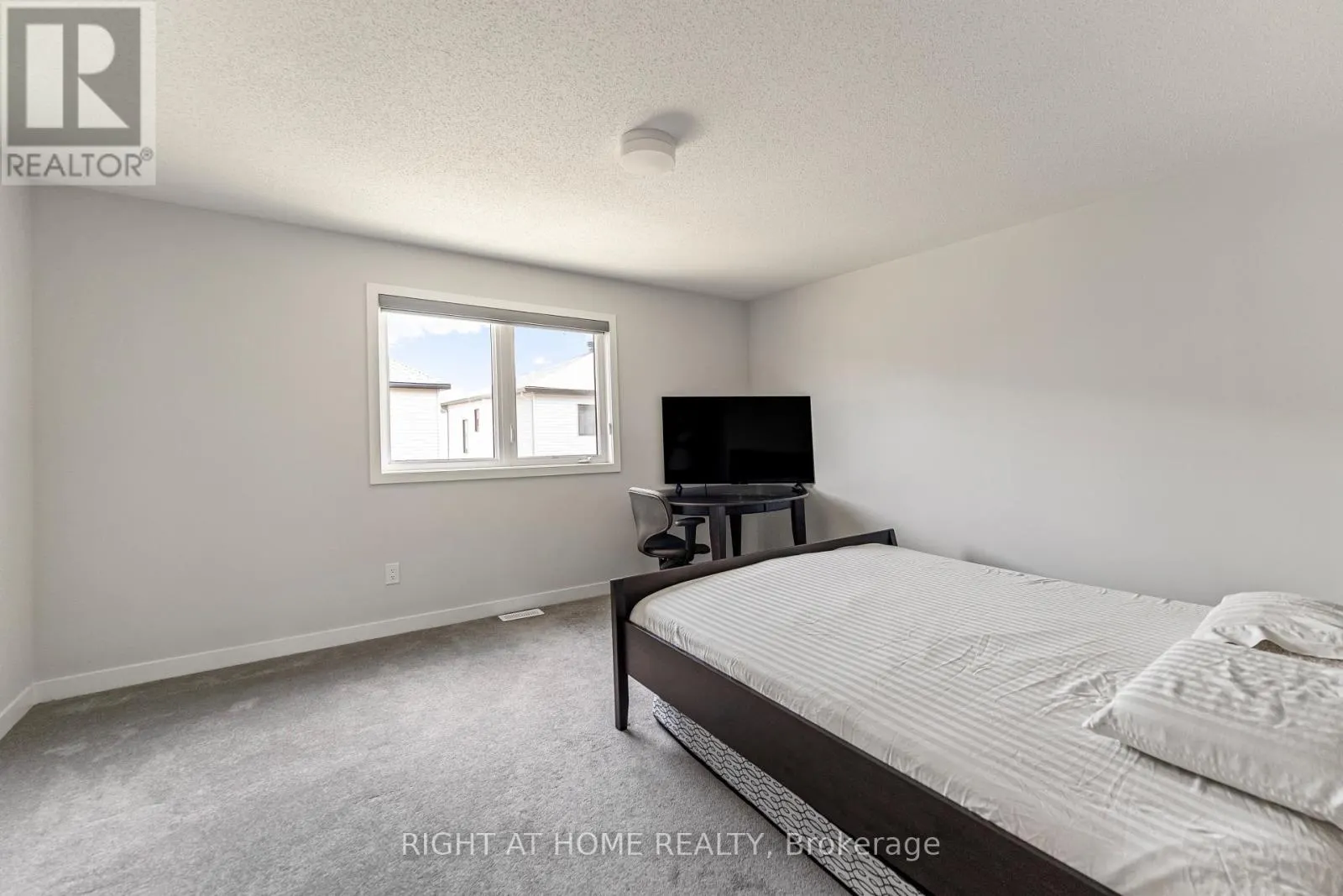 221 BILLRIAN CRESCENT