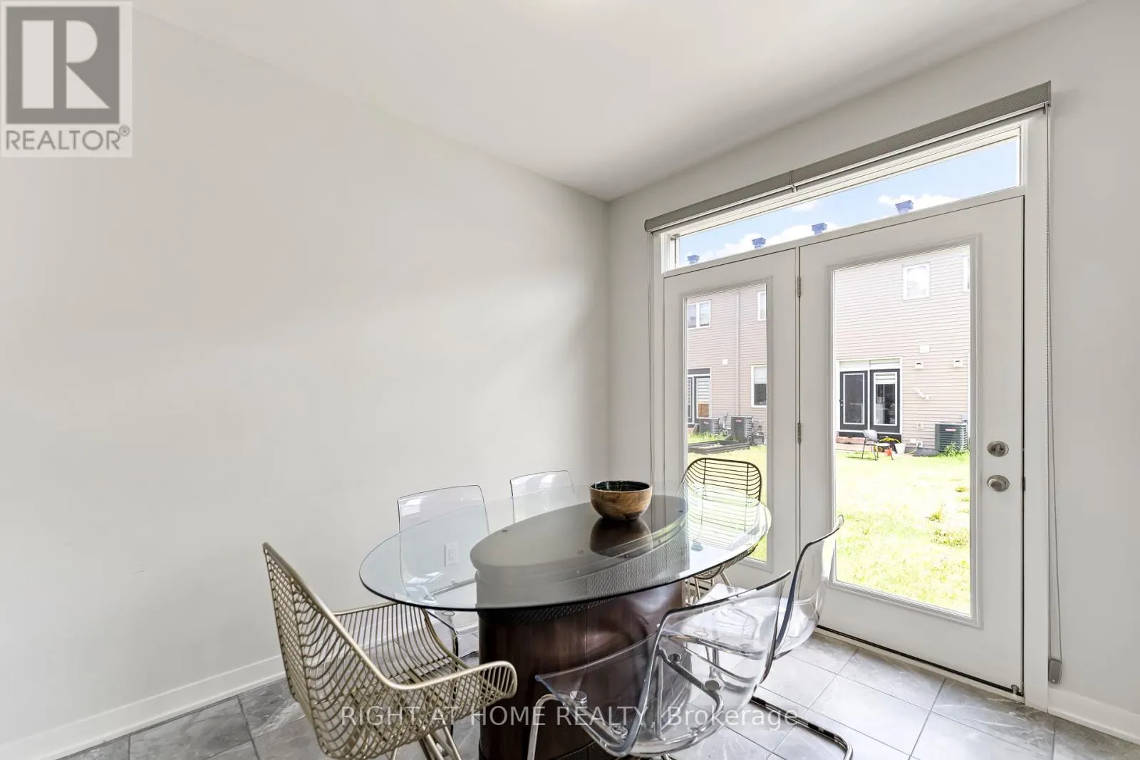 221 BILLRIAN CRESCENT