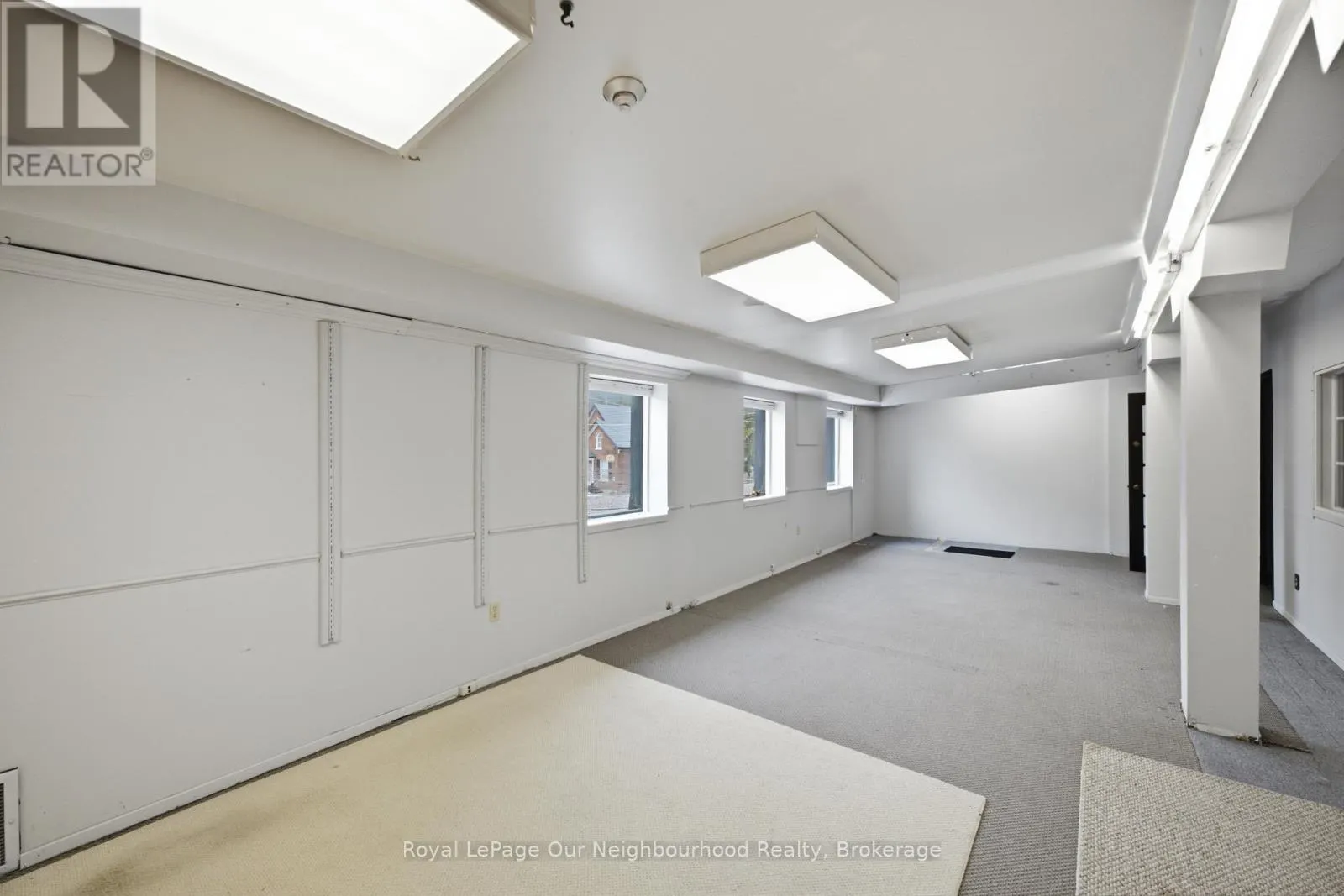 #6 - 41 JOHN STREET ##6