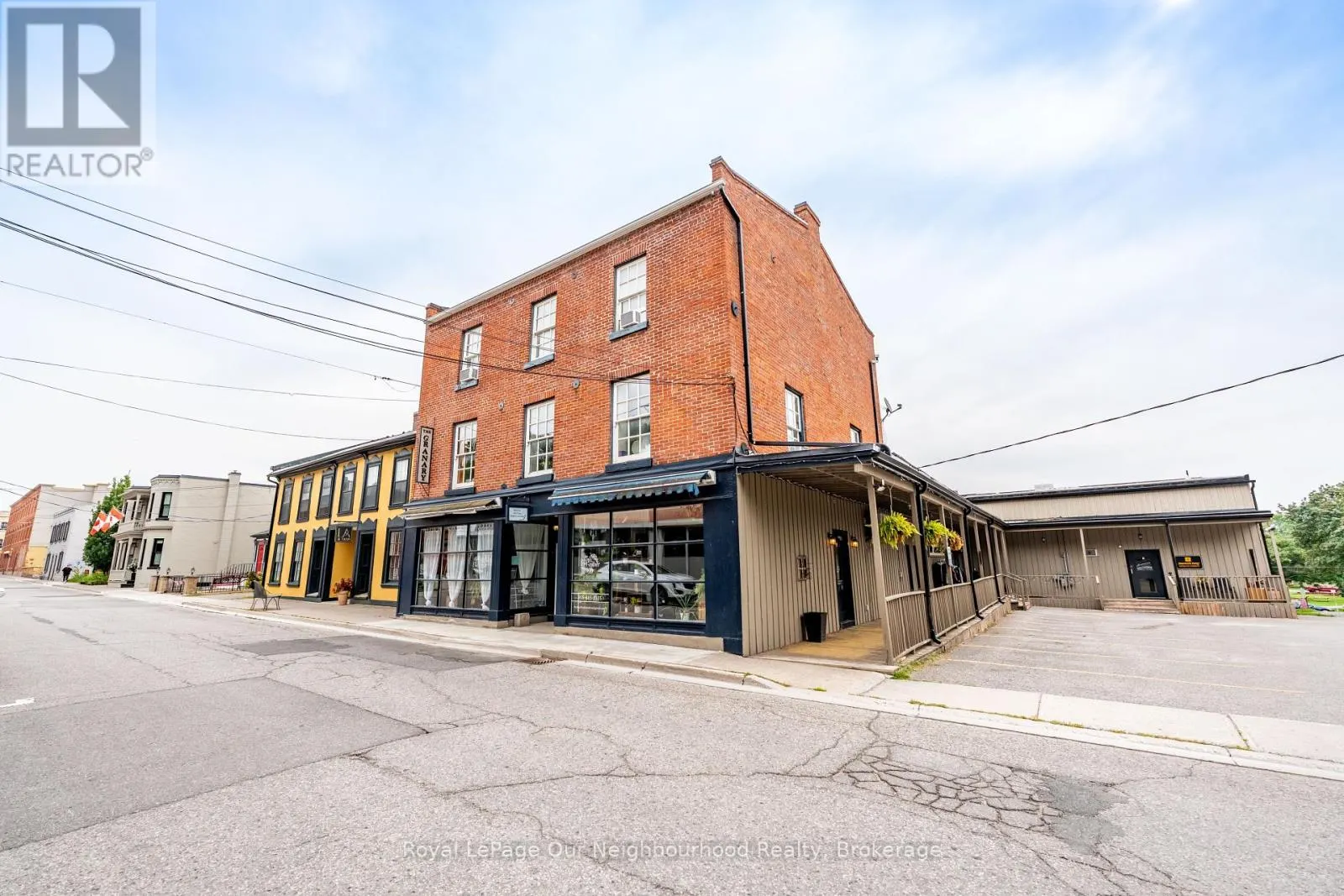 #6 - 41 JOHN STREET ##6