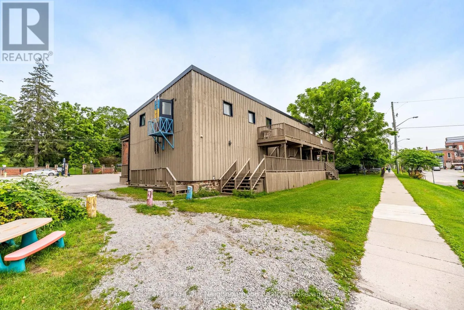 #6 - 41 JOHN STREET ##6