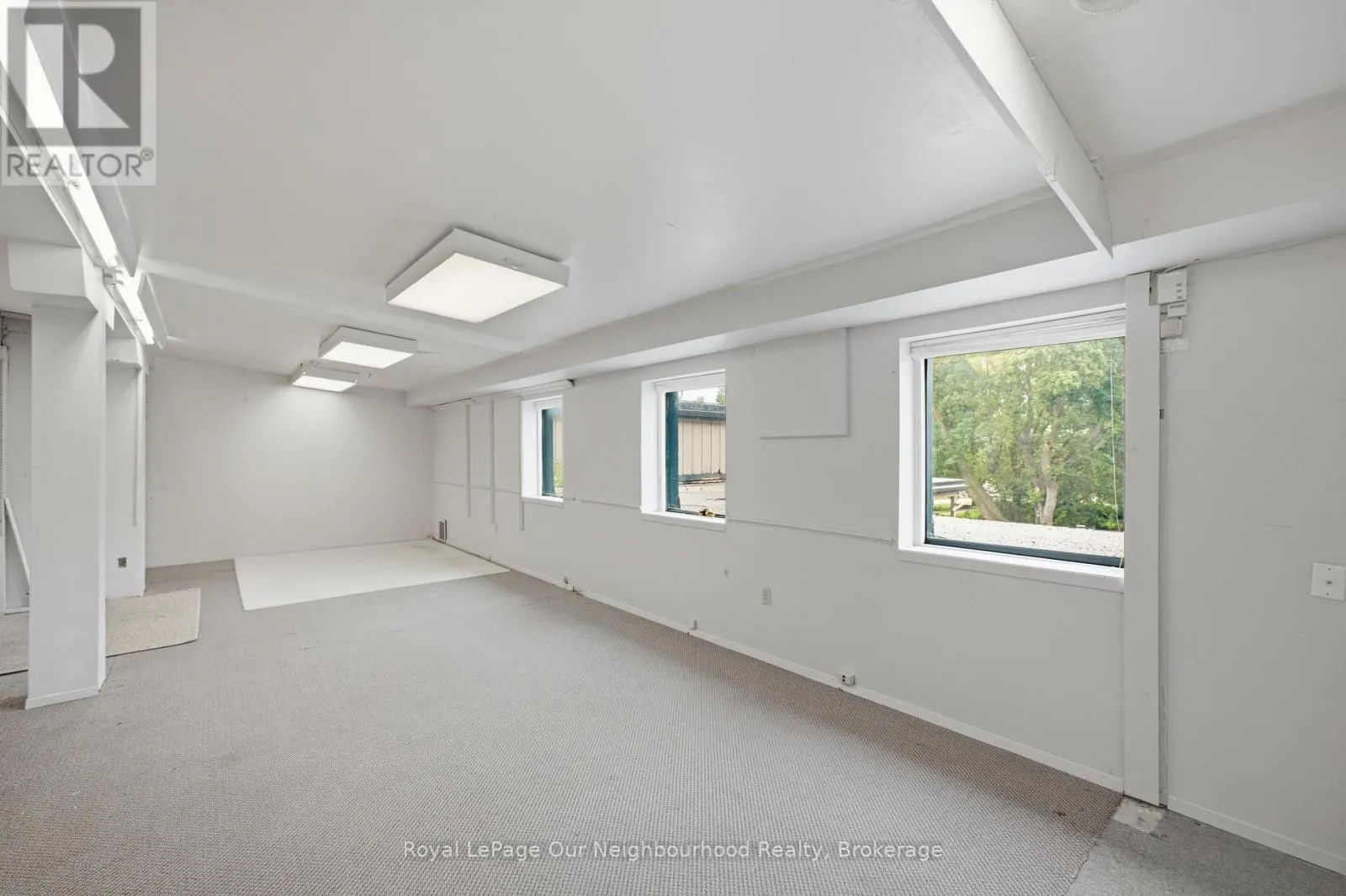 #6 - 41 JOHN STREET ##6