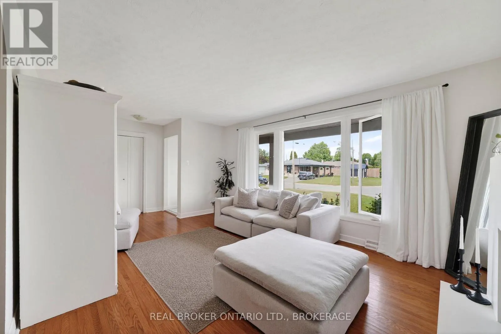 821 HALDIMAND CRESCENT