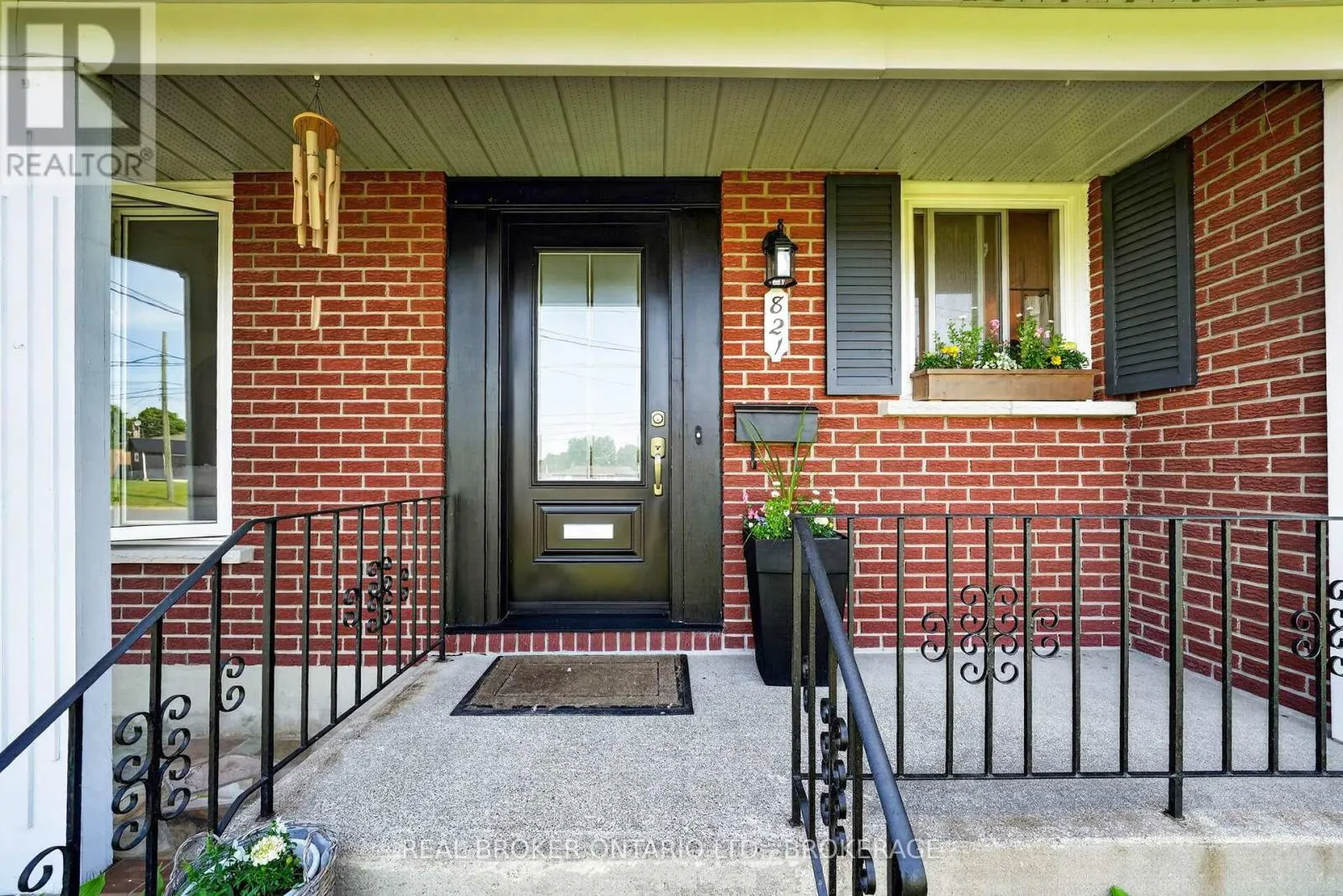 821 HALDIMAND CRESCENT