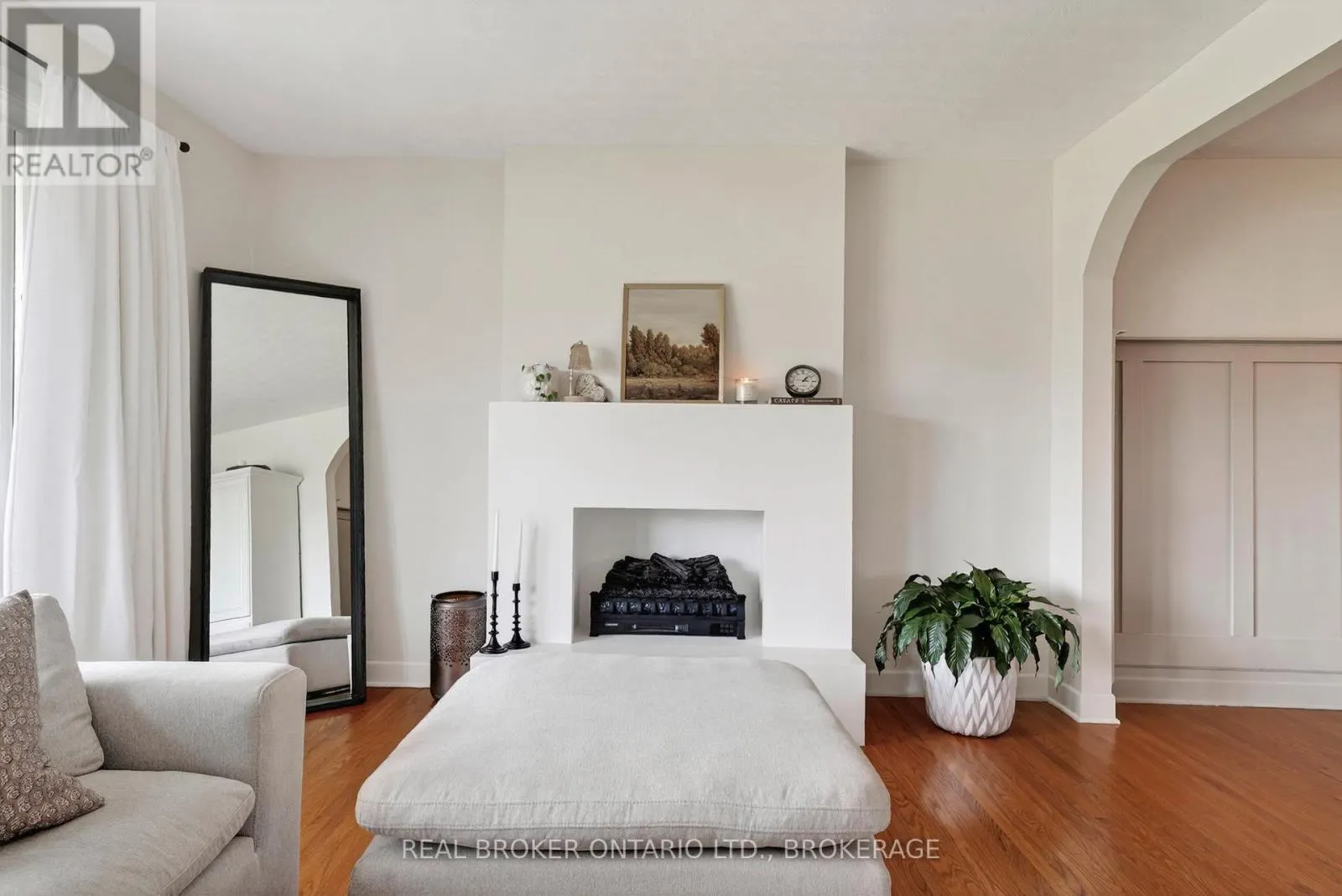 821 HALDIMAND CRESCENT