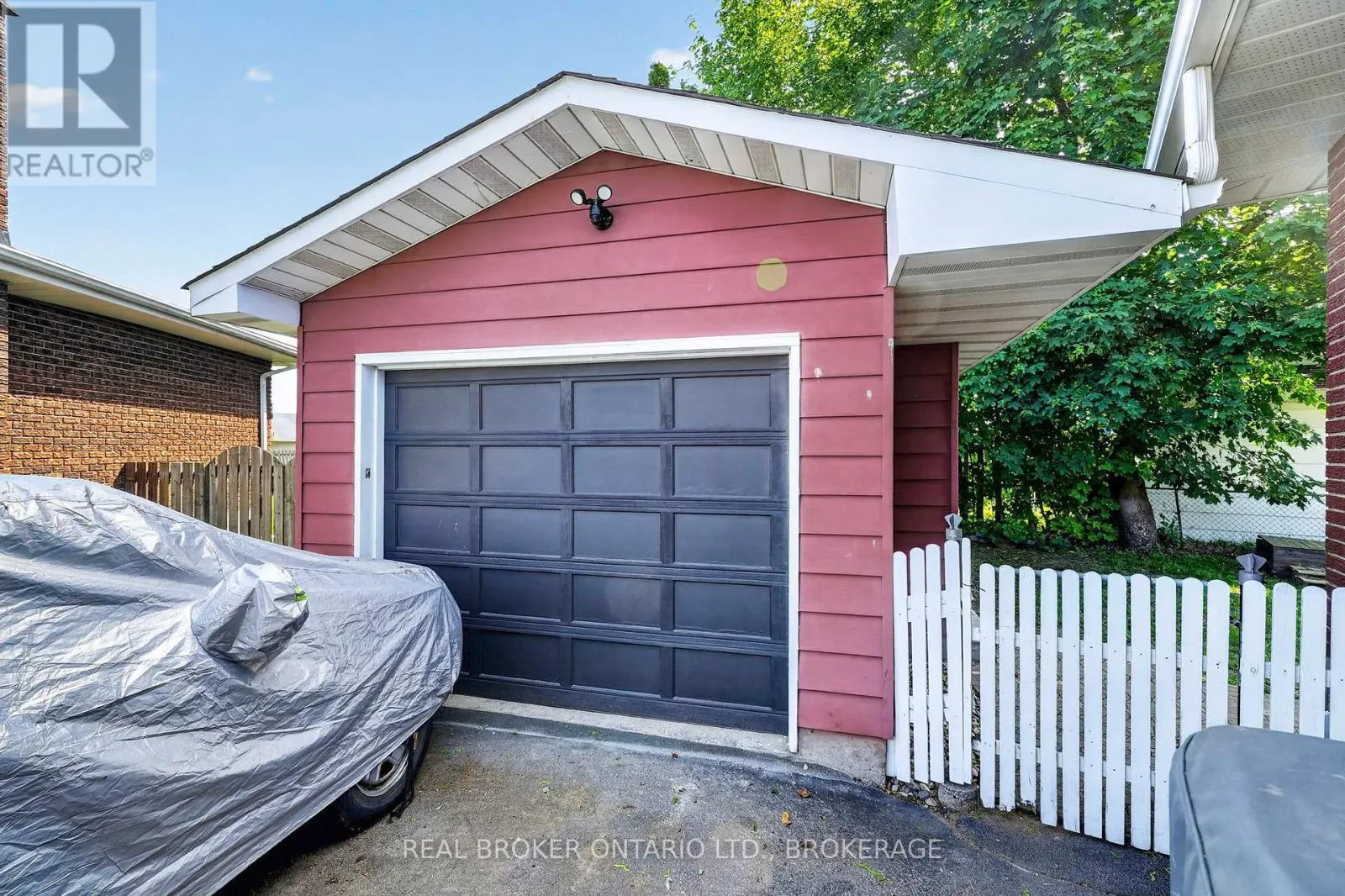 821 HALDIMAND CRESCENT