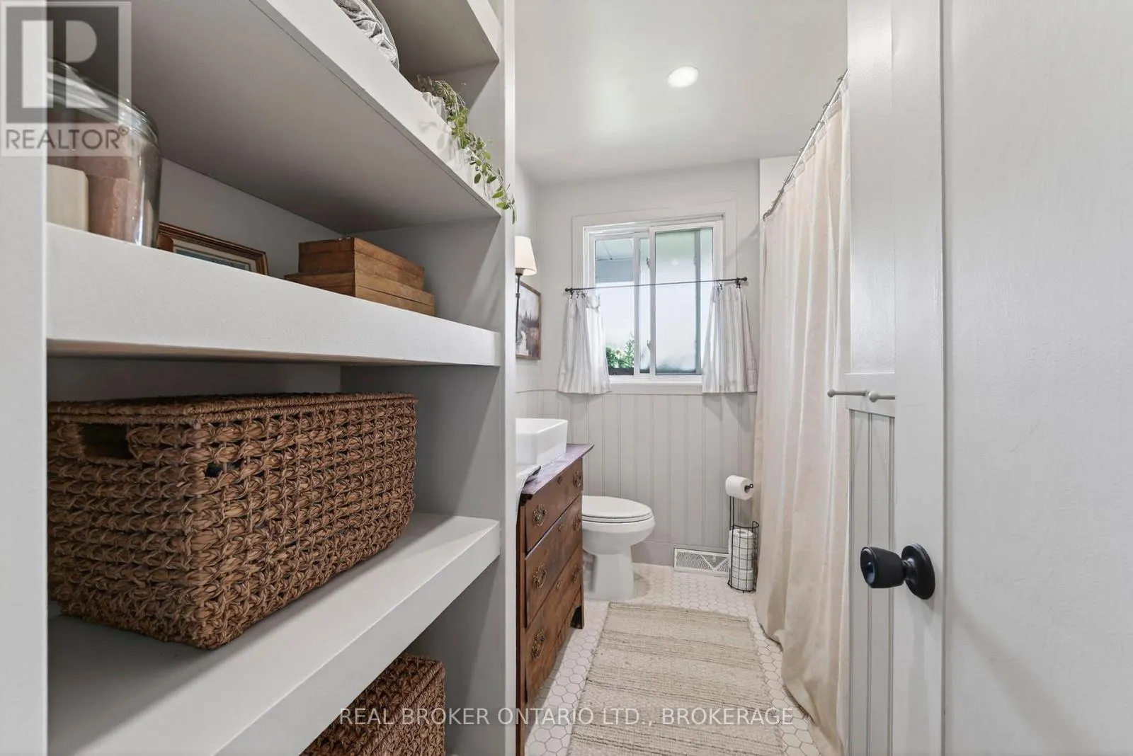 821 HALDIMAND CRESCENT