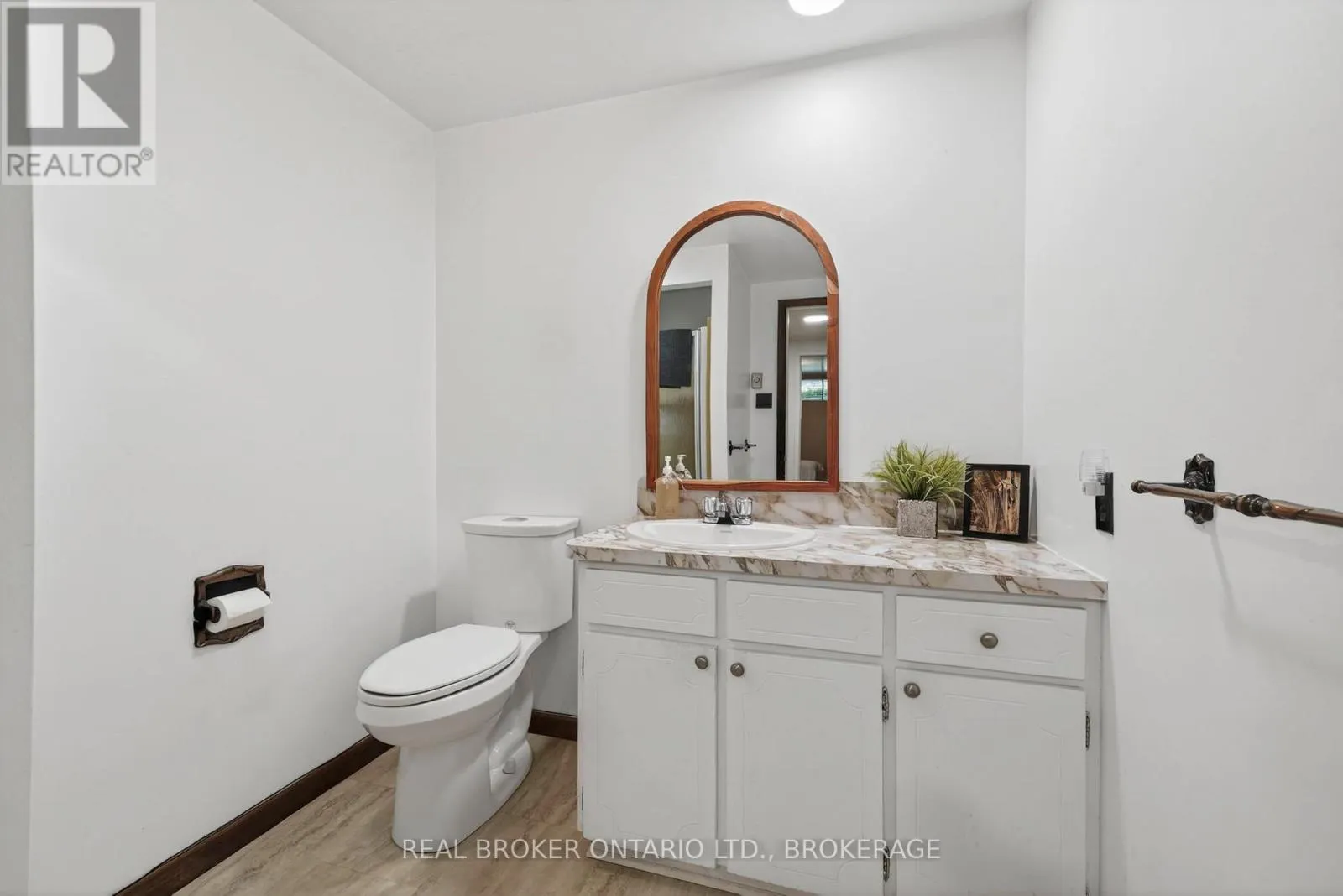 821 HALDIMAND CRESCENT