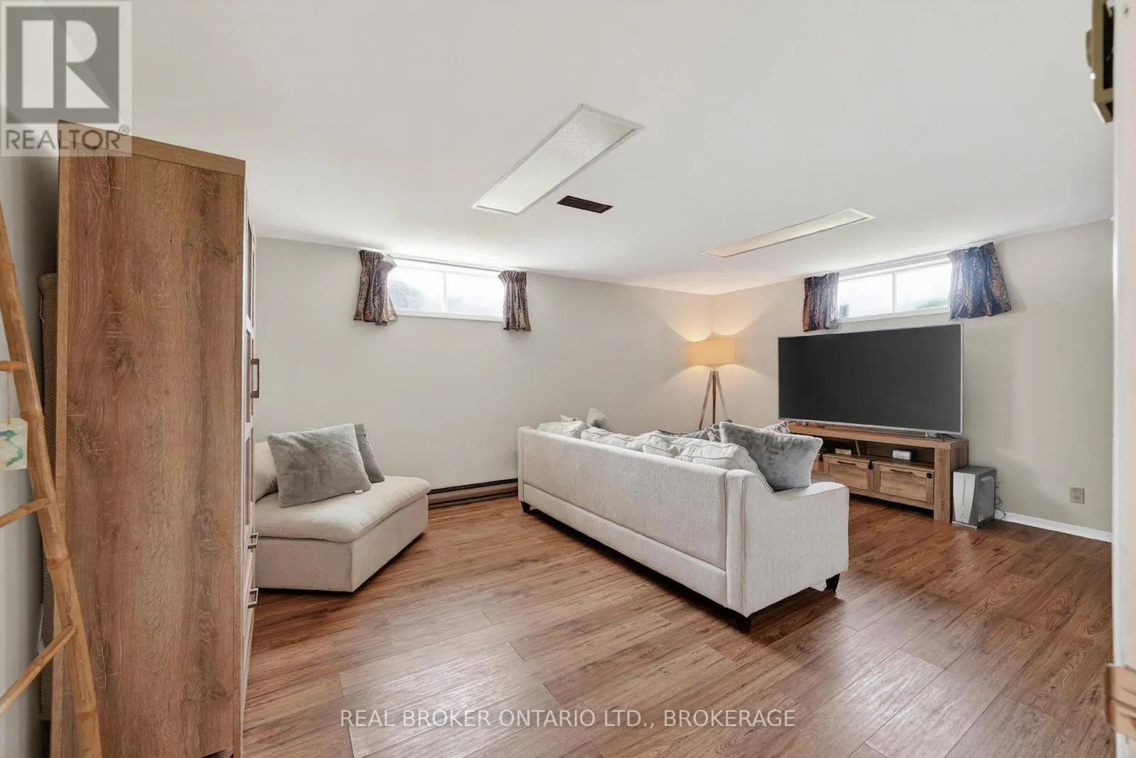 821 HALDIMAND CRESCENT
