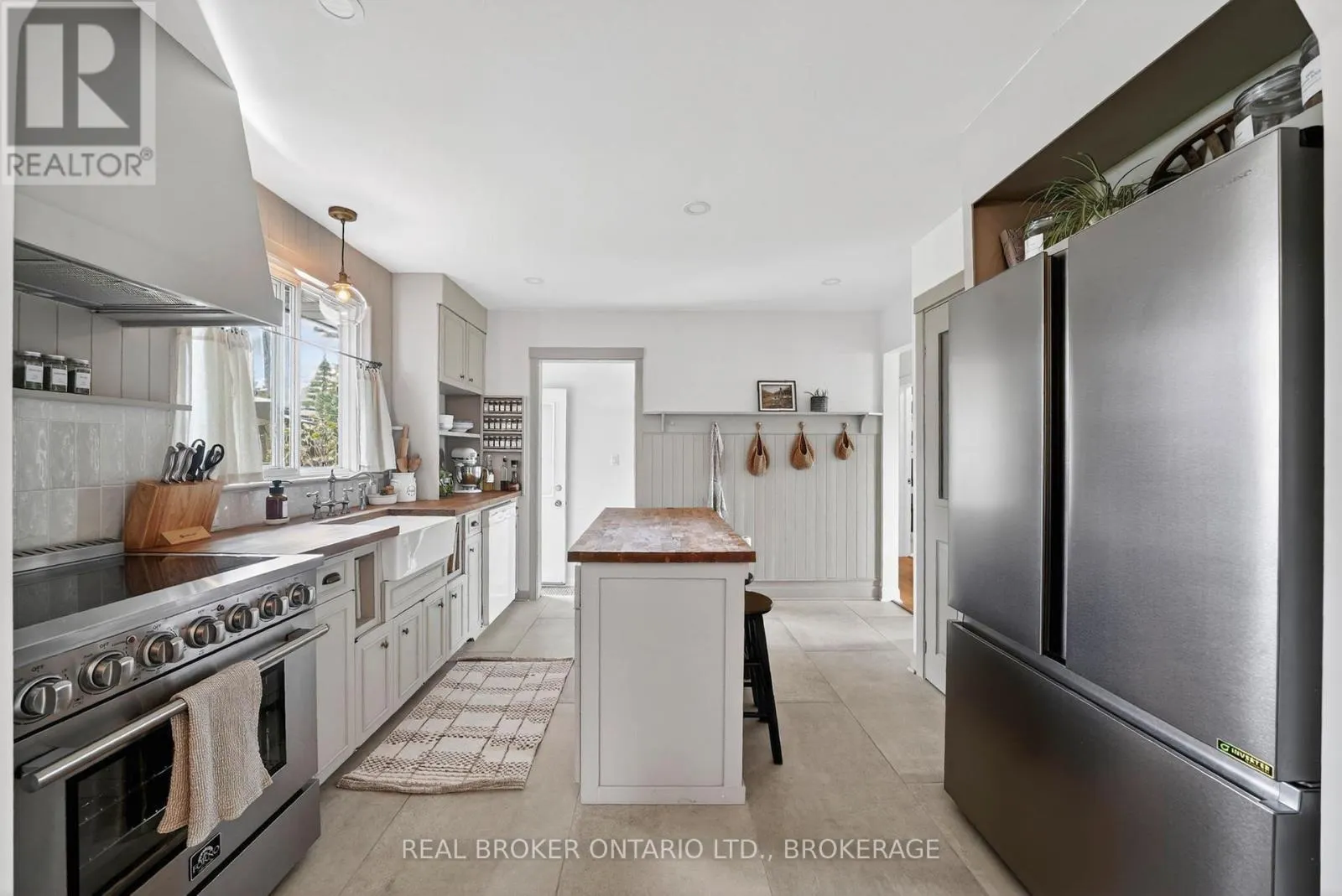 821 HALDIMAND CRESCENT