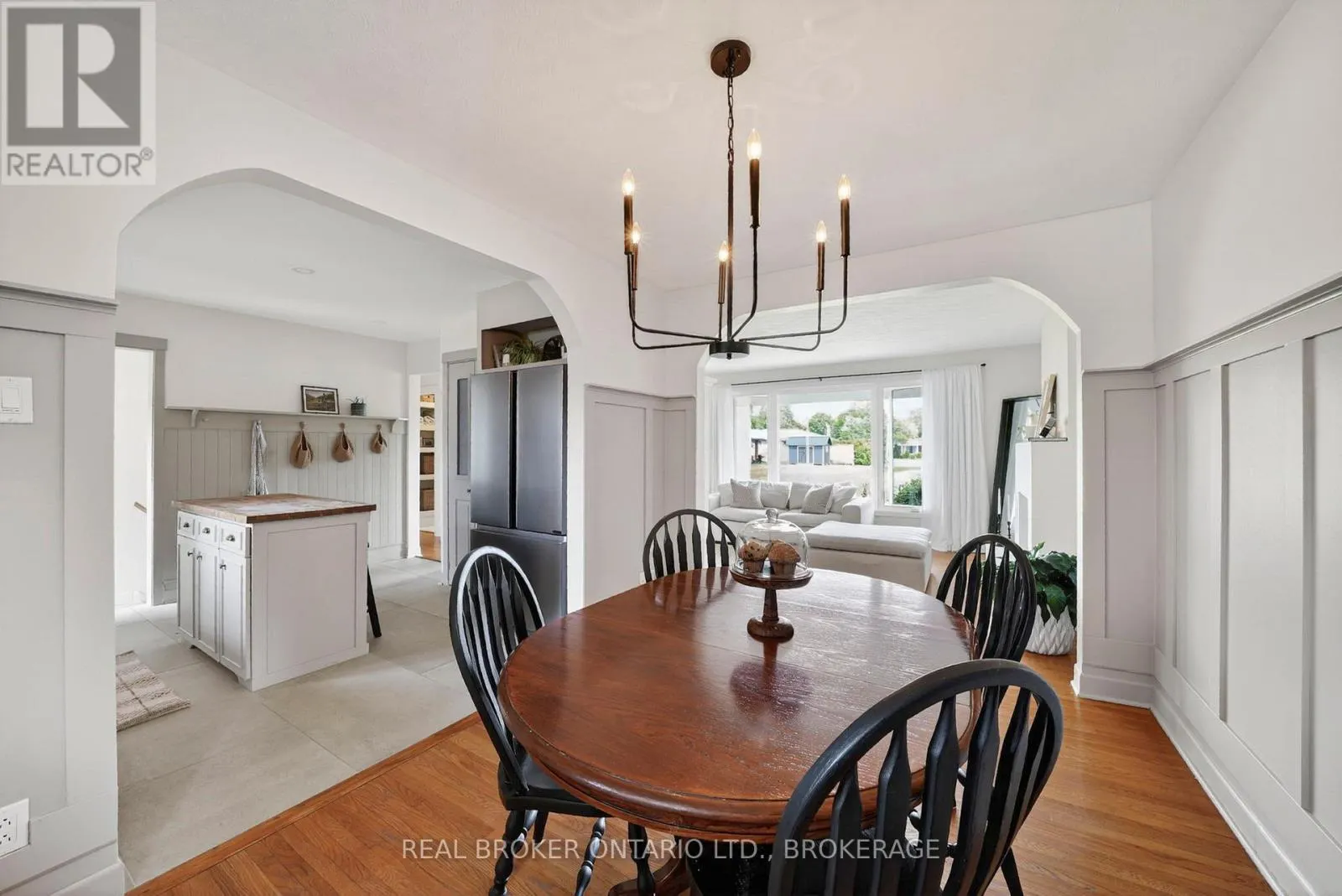 821 HALDIMAND CRESCENT