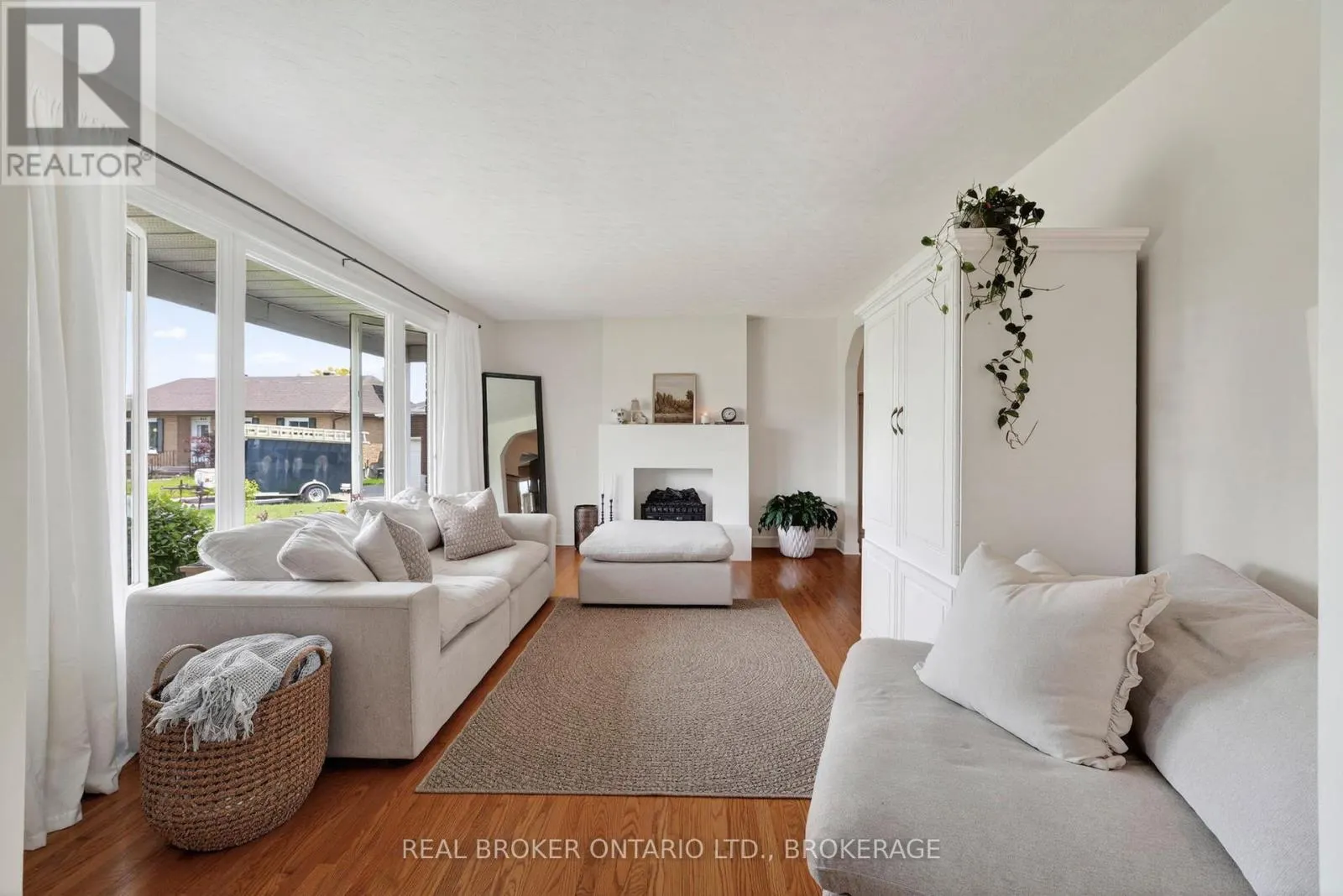 821 HALDIMAND CRESCENT