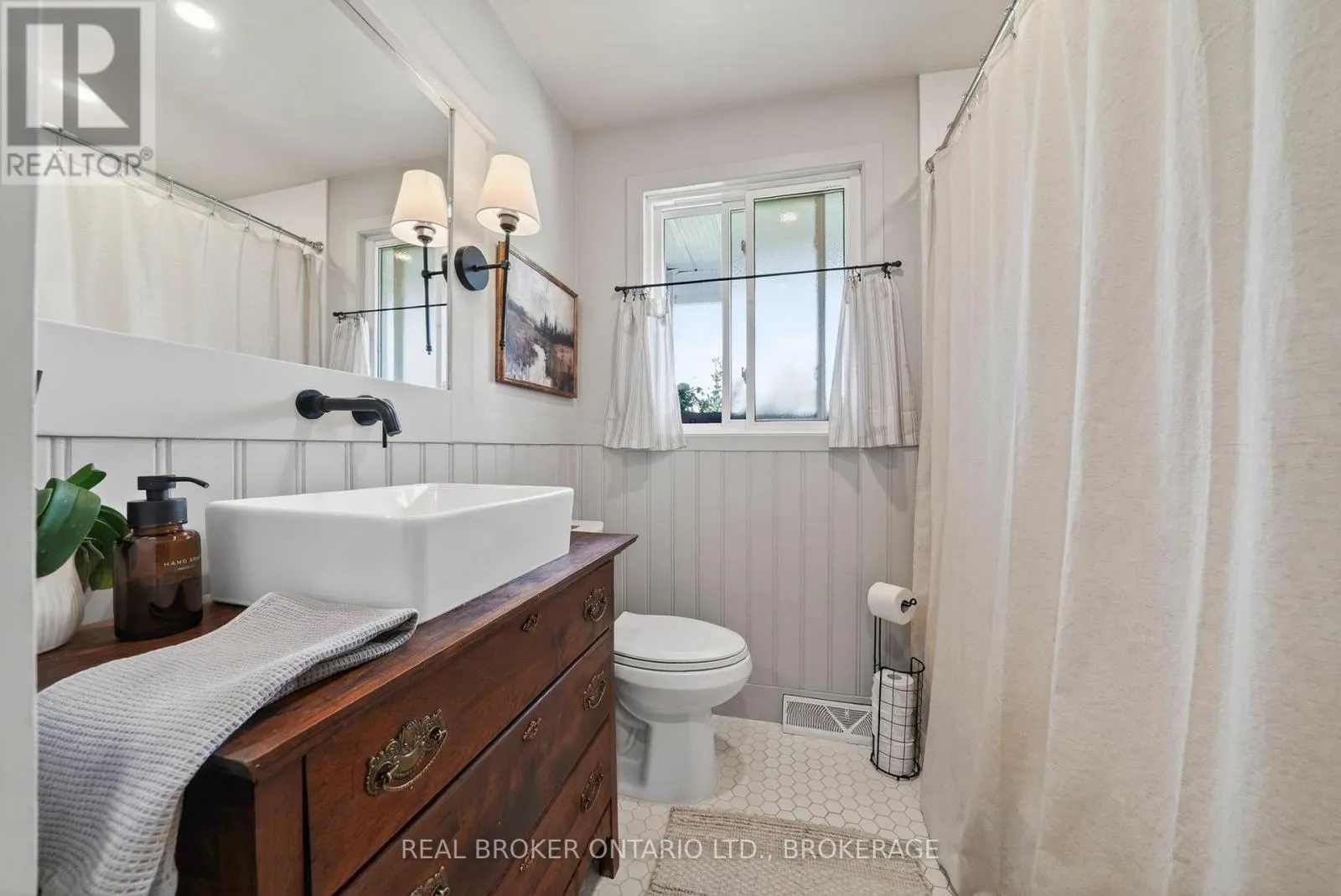 821 HALDIMAND CRESCENT