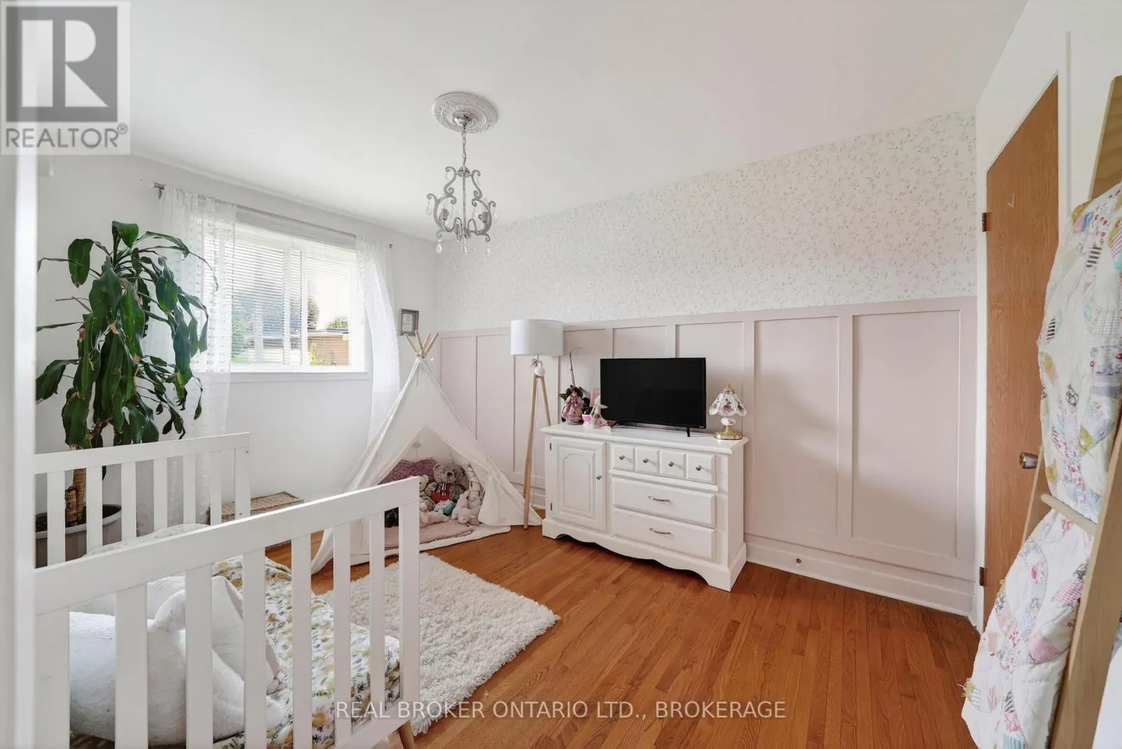 821 HALDIMAND CRESCENT