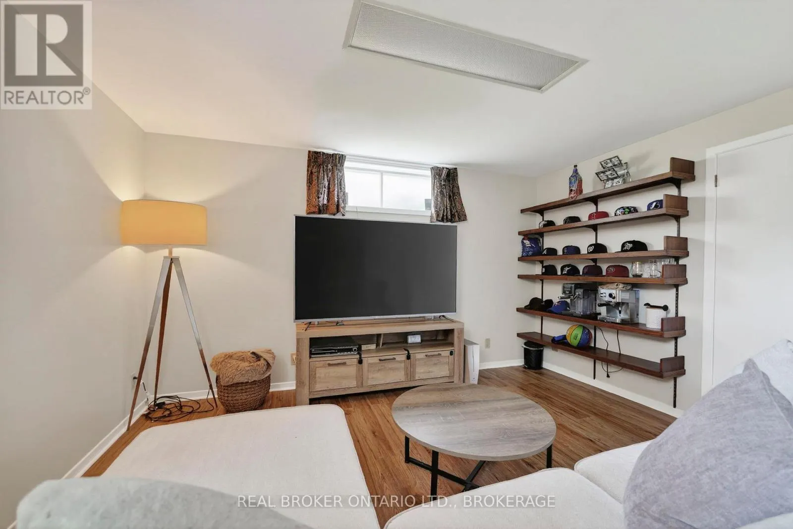 821 HALDIMAND CRESCENT