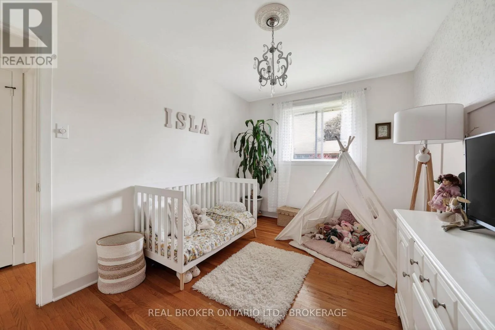 821 HALDIMAND CRESCENT