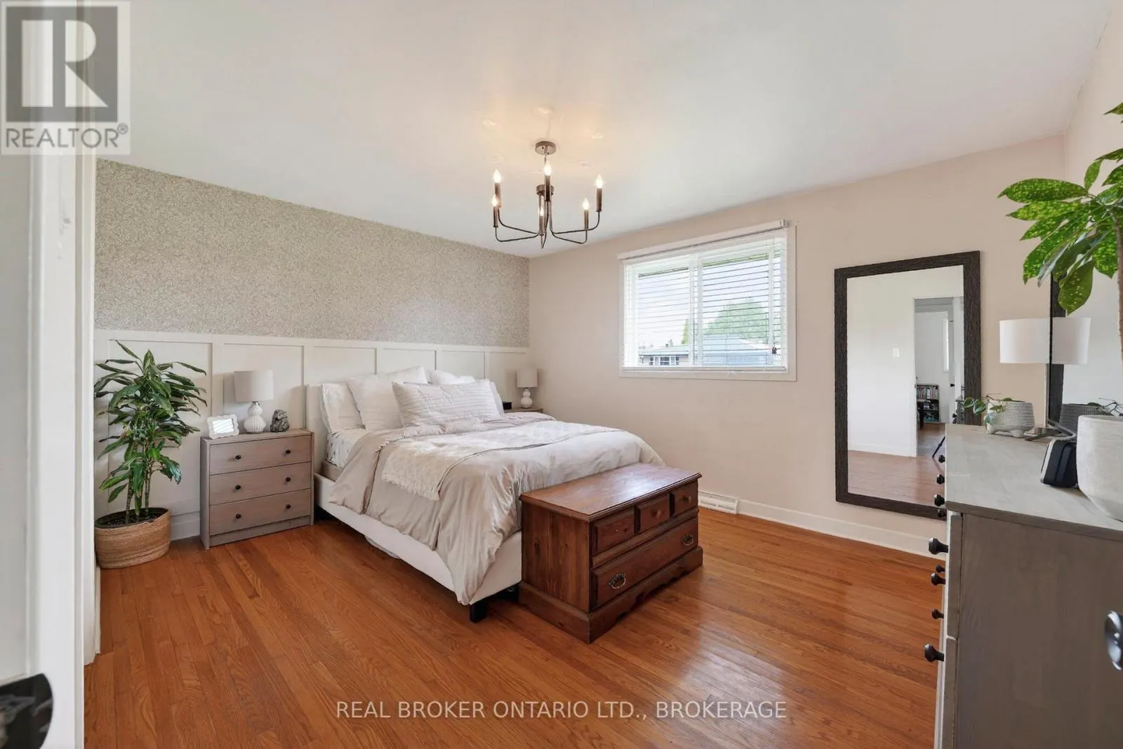 821 HALDIMAND CRESCENT