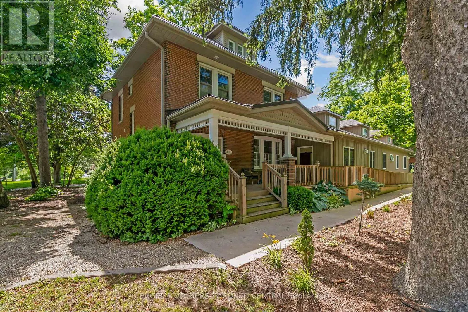125 RICHARDSON STREET