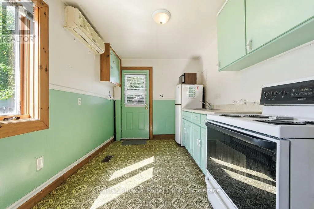 6 HILLCREST AVENUE