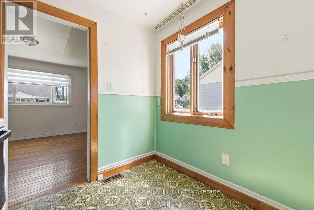 6 HILLCREST AVENUE
