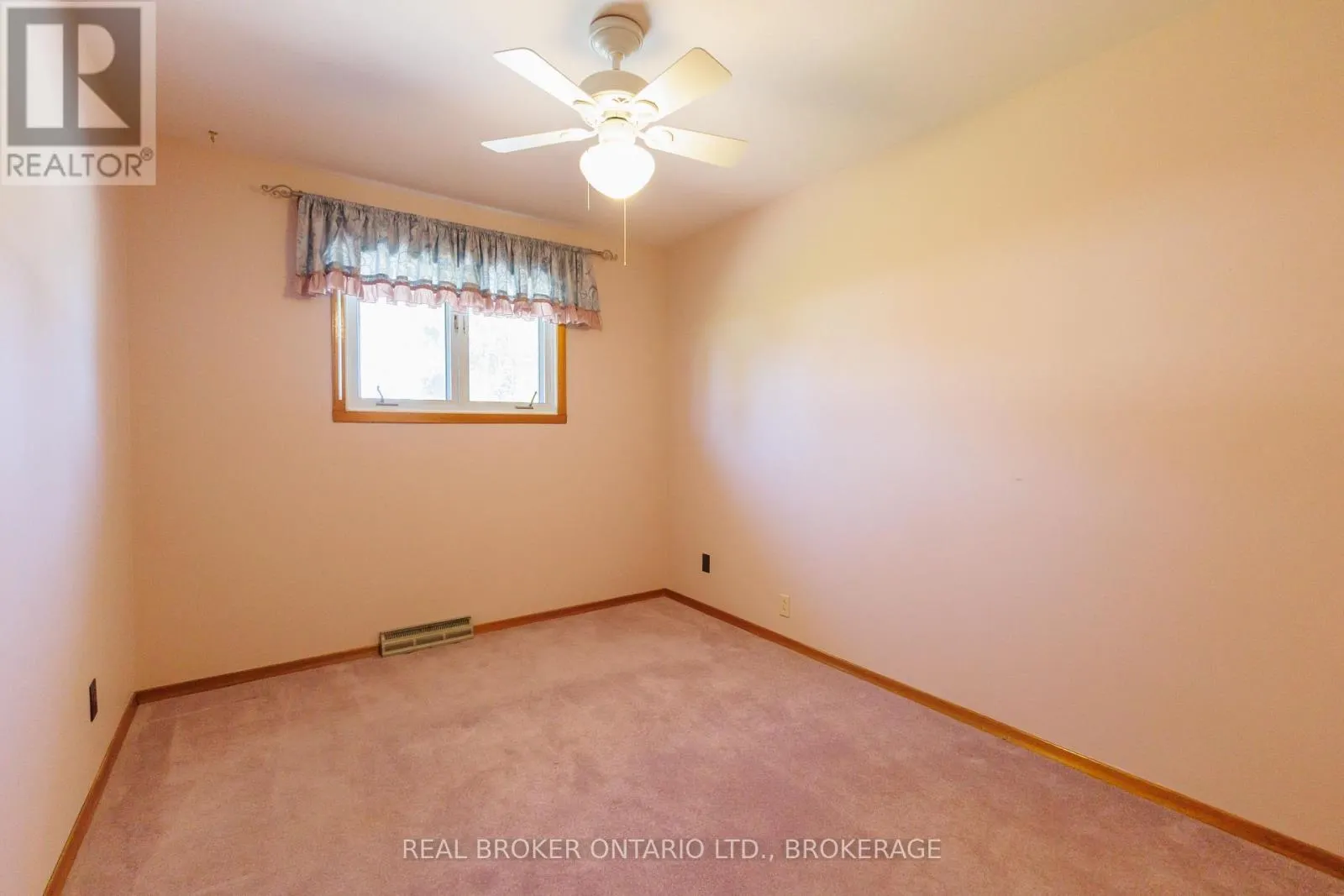 63 KINCARDINE STREET W