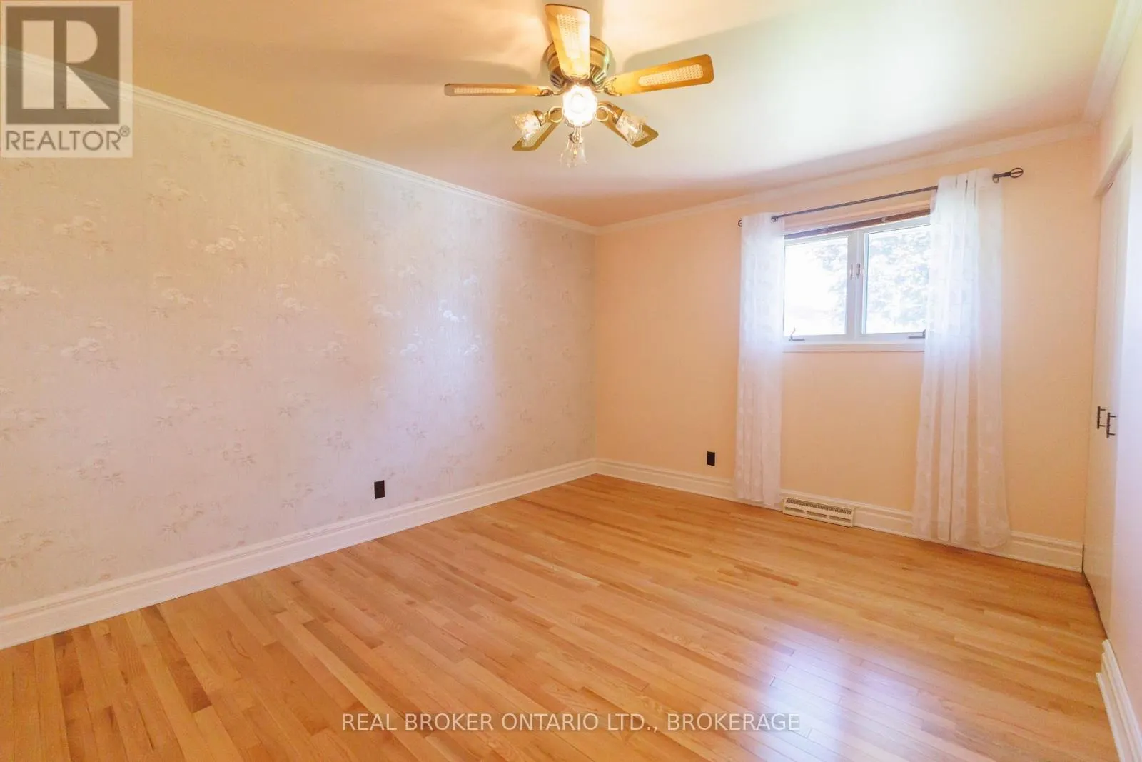 63 KINCARDINE STREET W