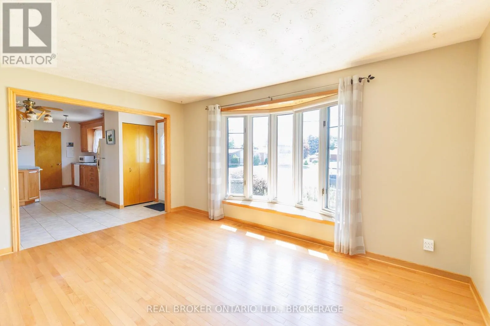 63 KINCARDINE STREET W
