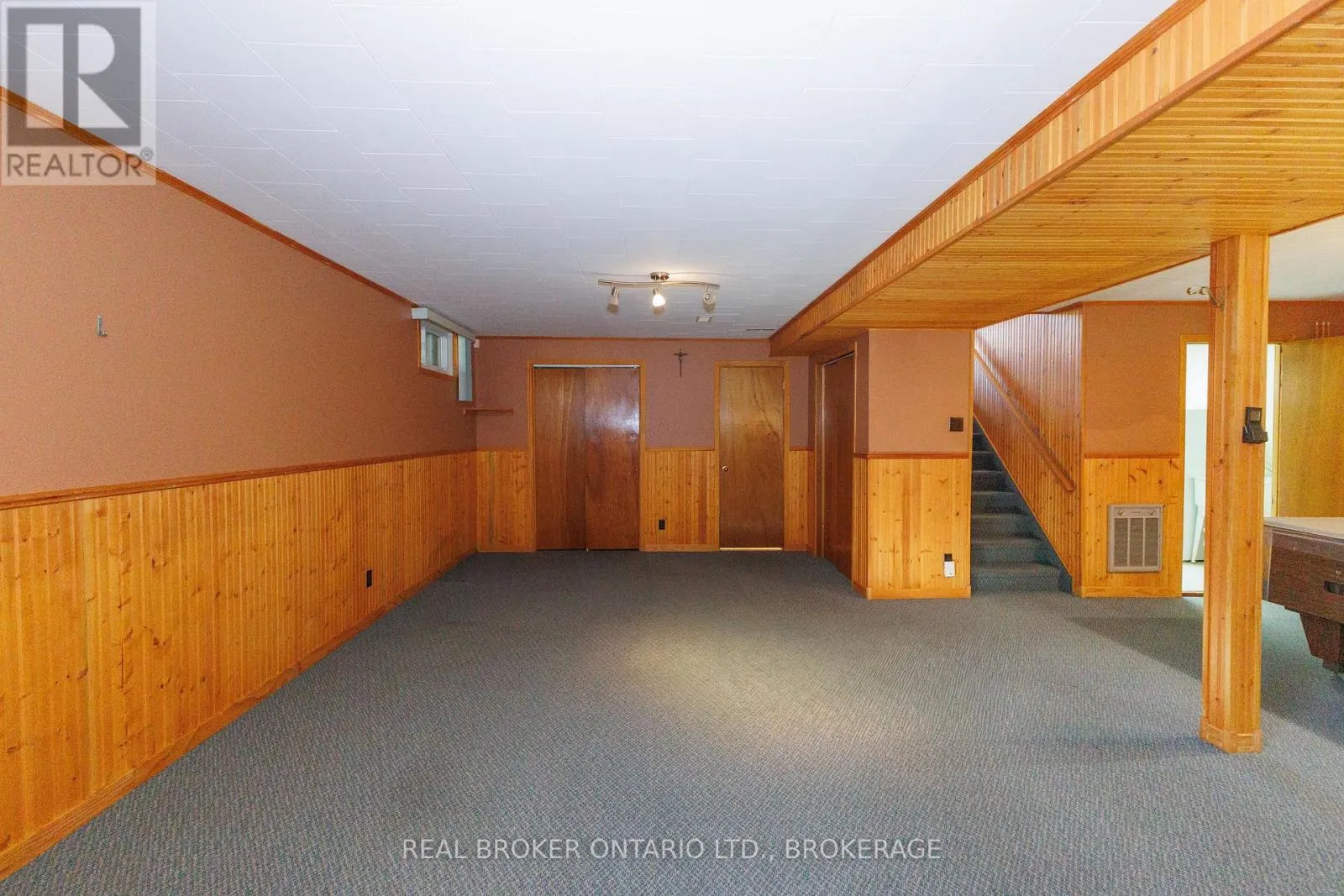 63 KINCARDINE STREET W