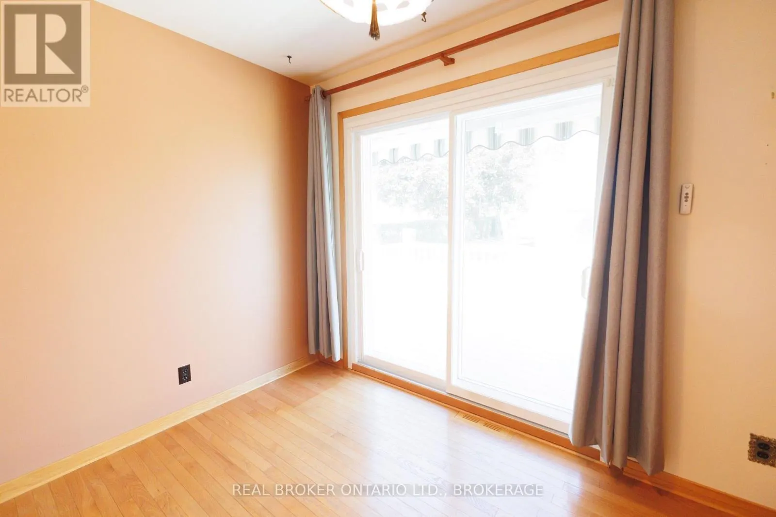 63 KINCARDINE STREET W