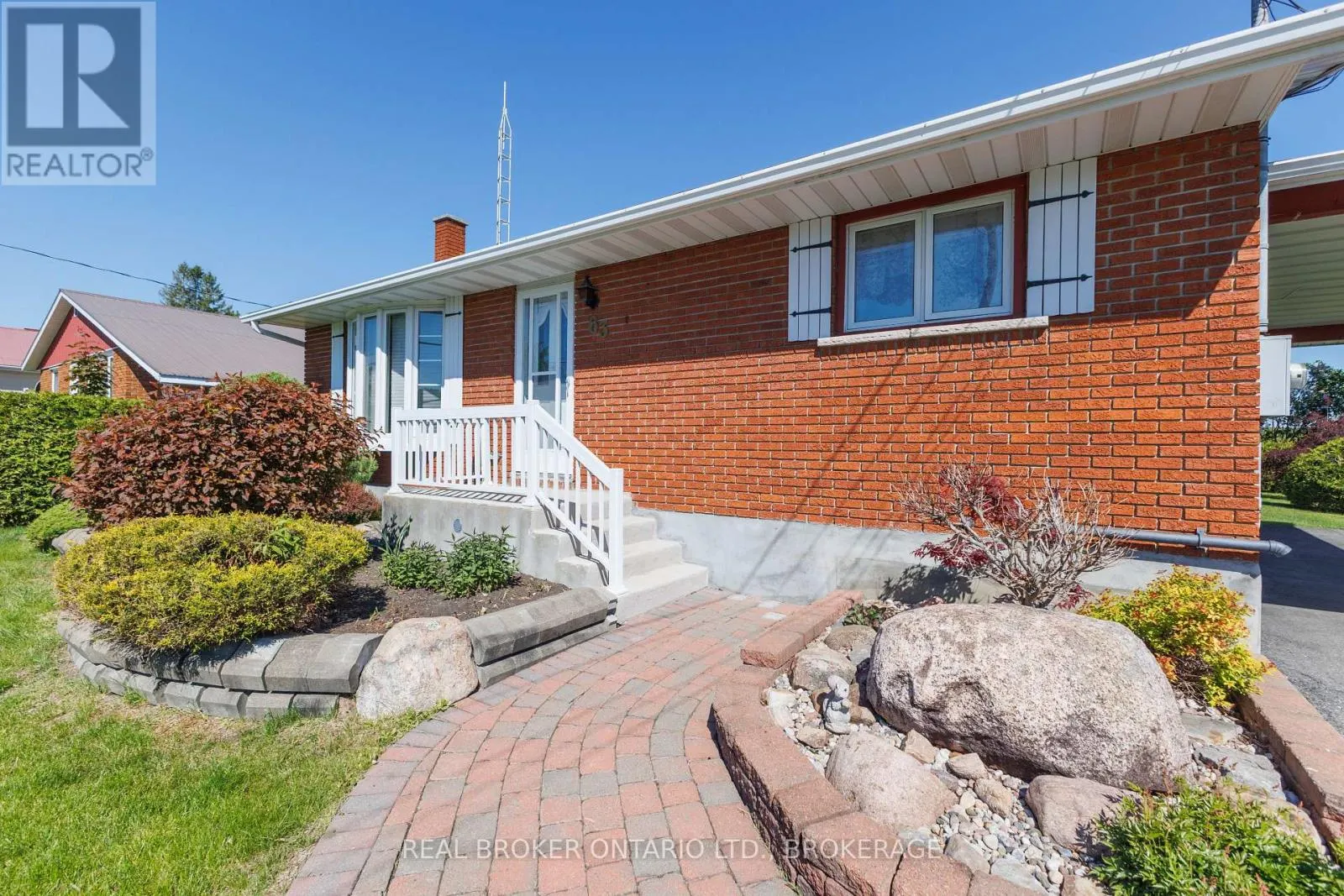 63 KINCARDINE STREET W
