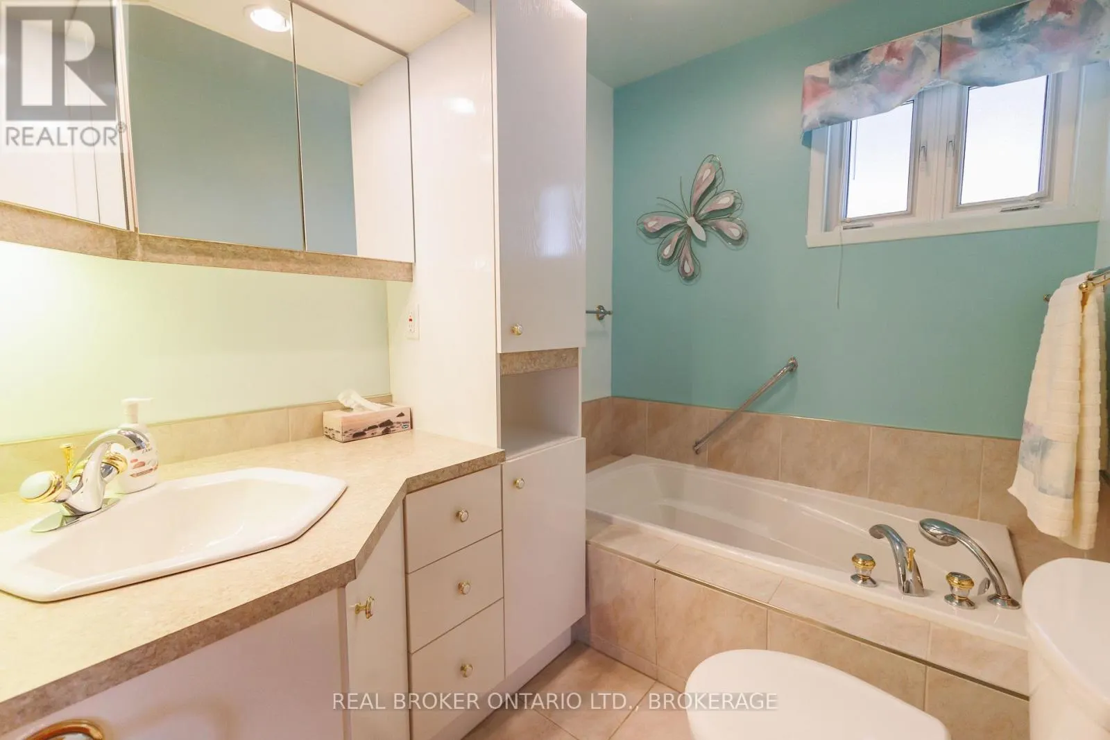 63 KINCARDINE STREET W